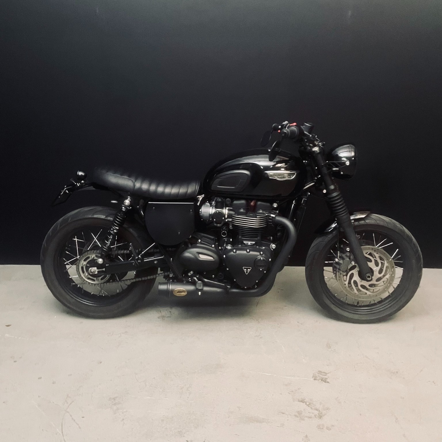 TRIUMPH Bonneville T120 Black-image-0