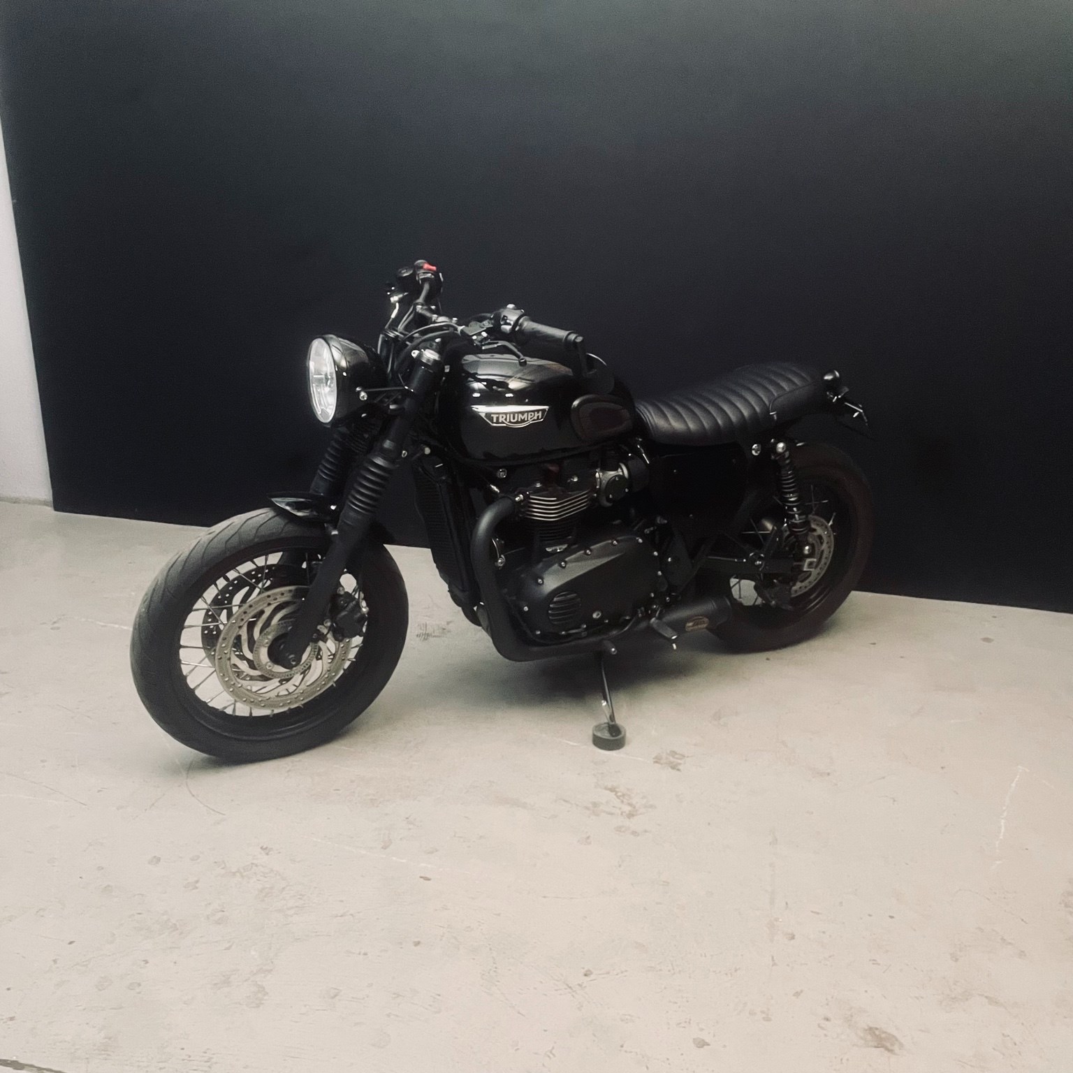 TRIUMPH Bonneville T120 Black-image-4