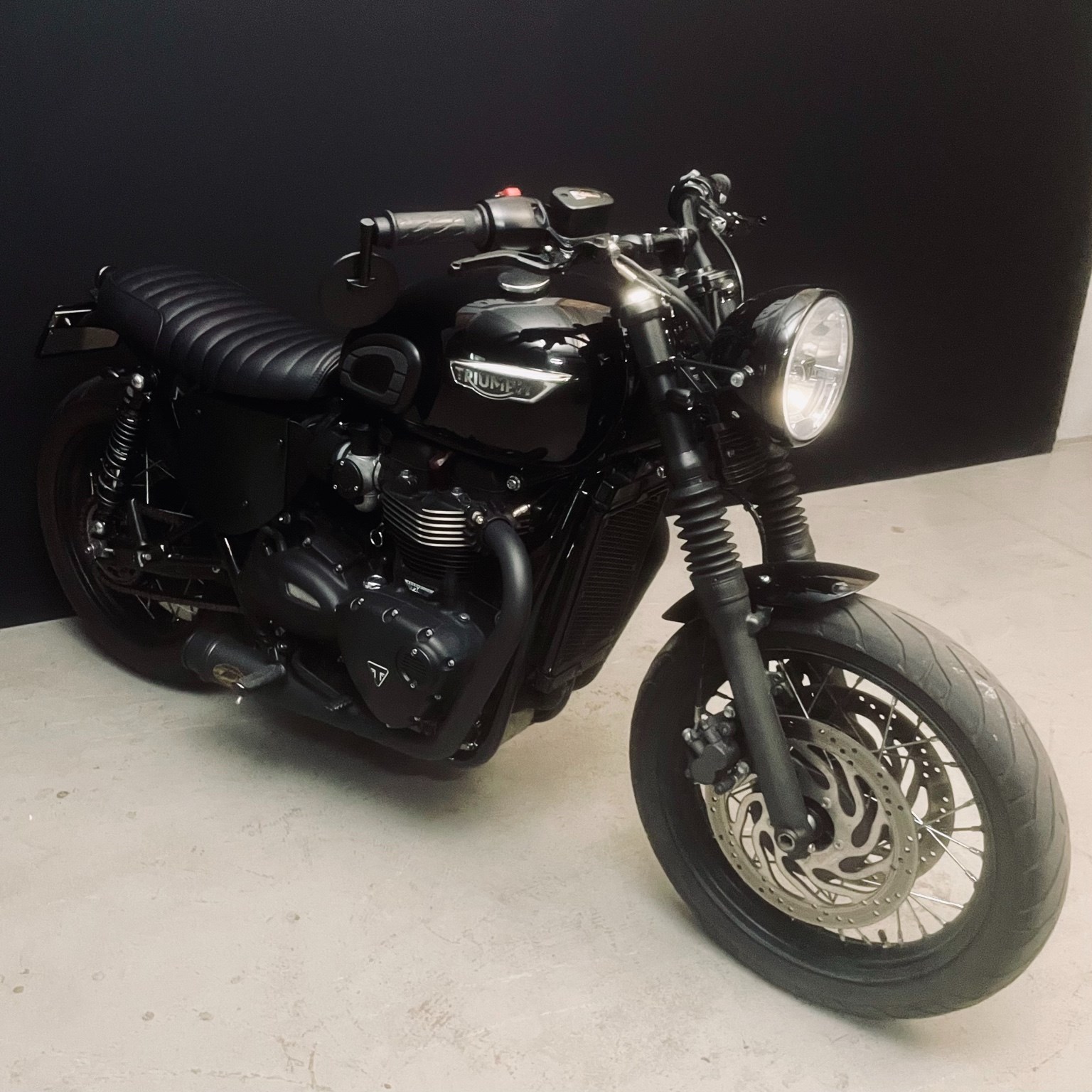 TRIUMPH Bonneville T120 Black-image-5