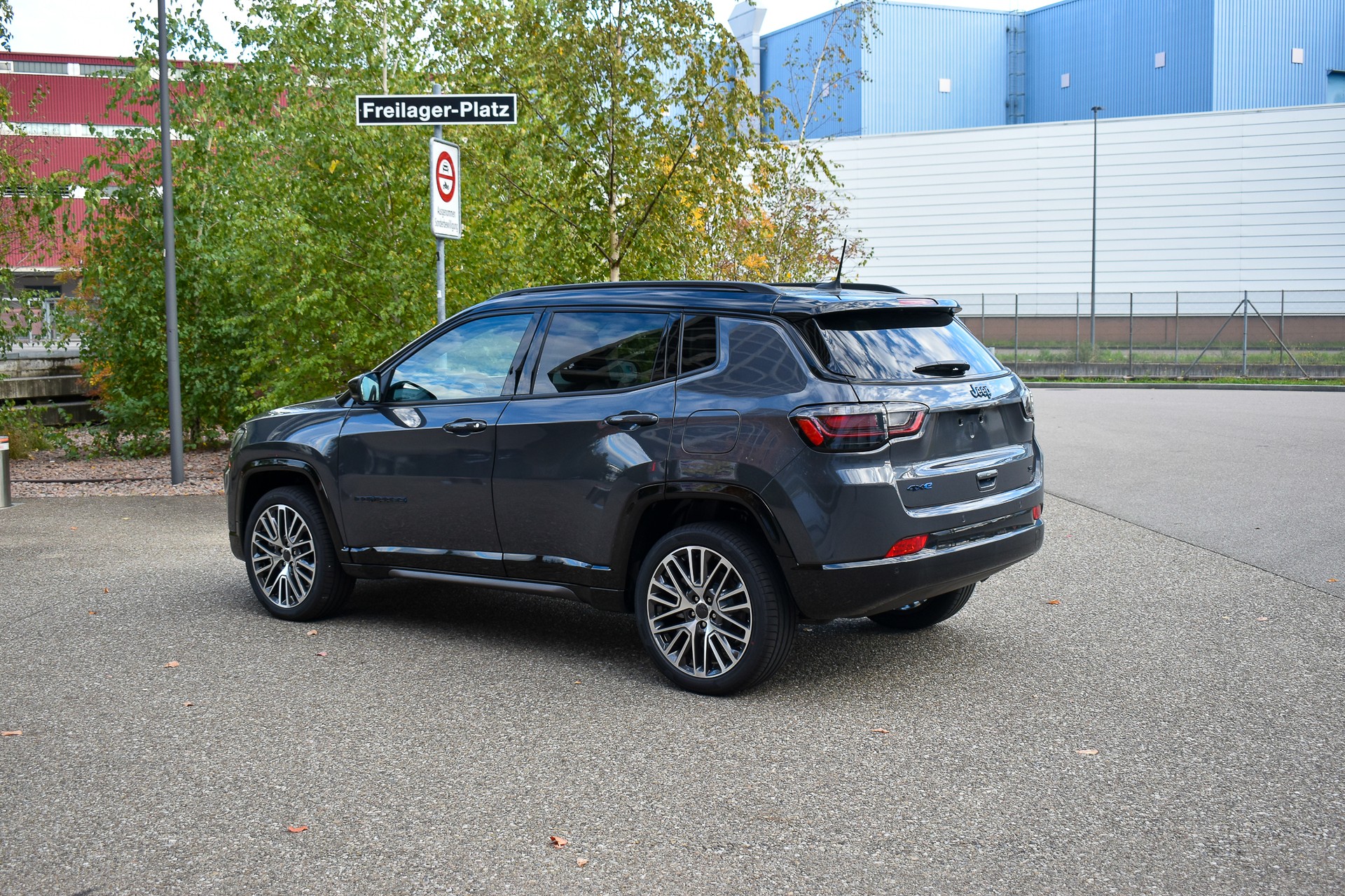 JEEP Compass 1.3 T PHEV Summit Sky AWD-showroom-element-3
