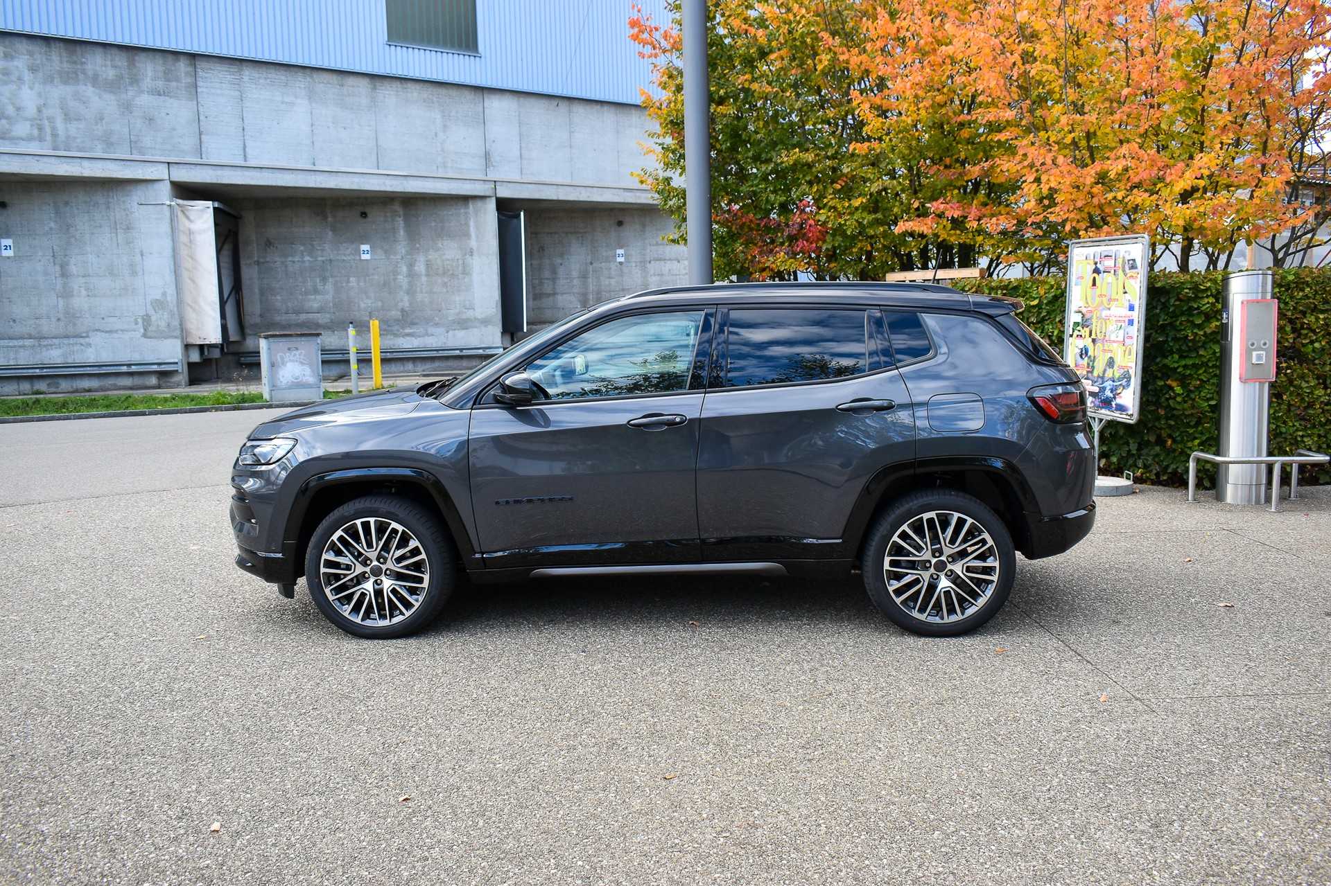 JEEP Compass 1.3 T PHEV Summit Sky AWD-image-4