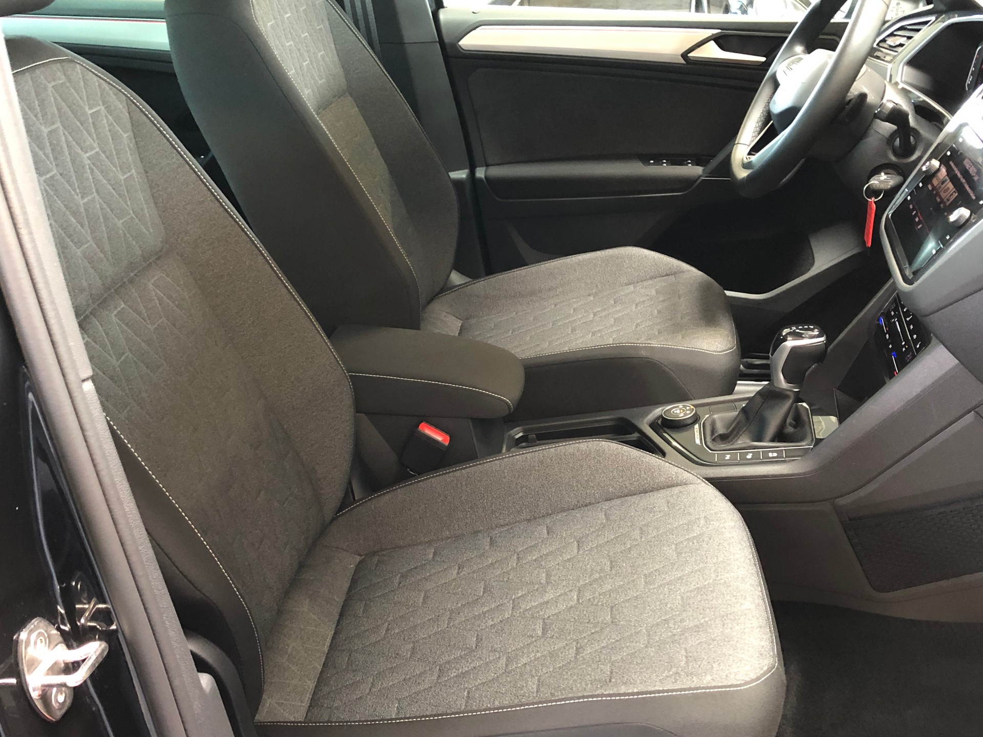 VW Tiguan 2.0 TDI SCR MOVE 4Motion DSG-image-30