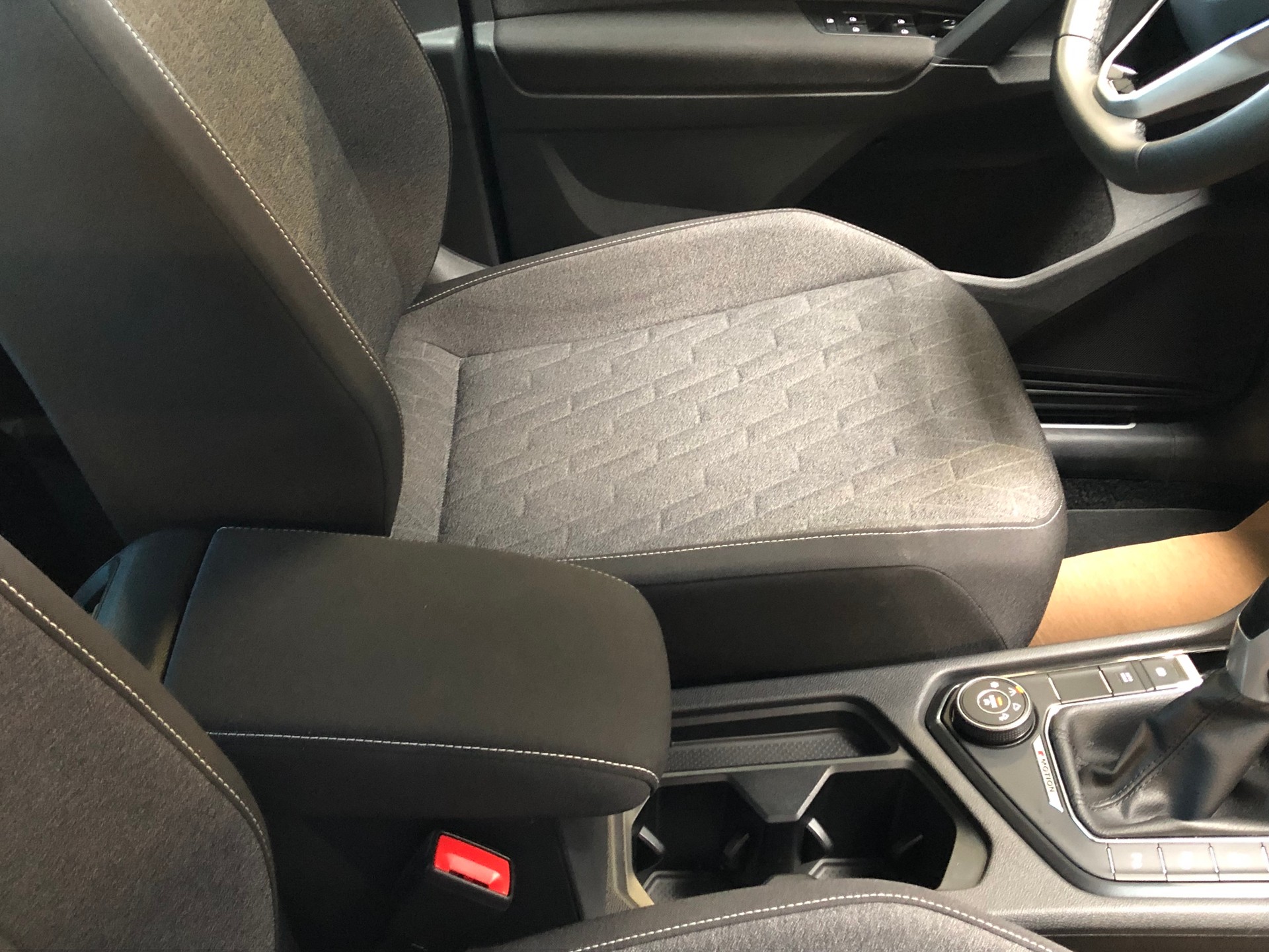 VW Tiguan 2.0 TDI SCR MOVE 4Motion DSG-image-29
