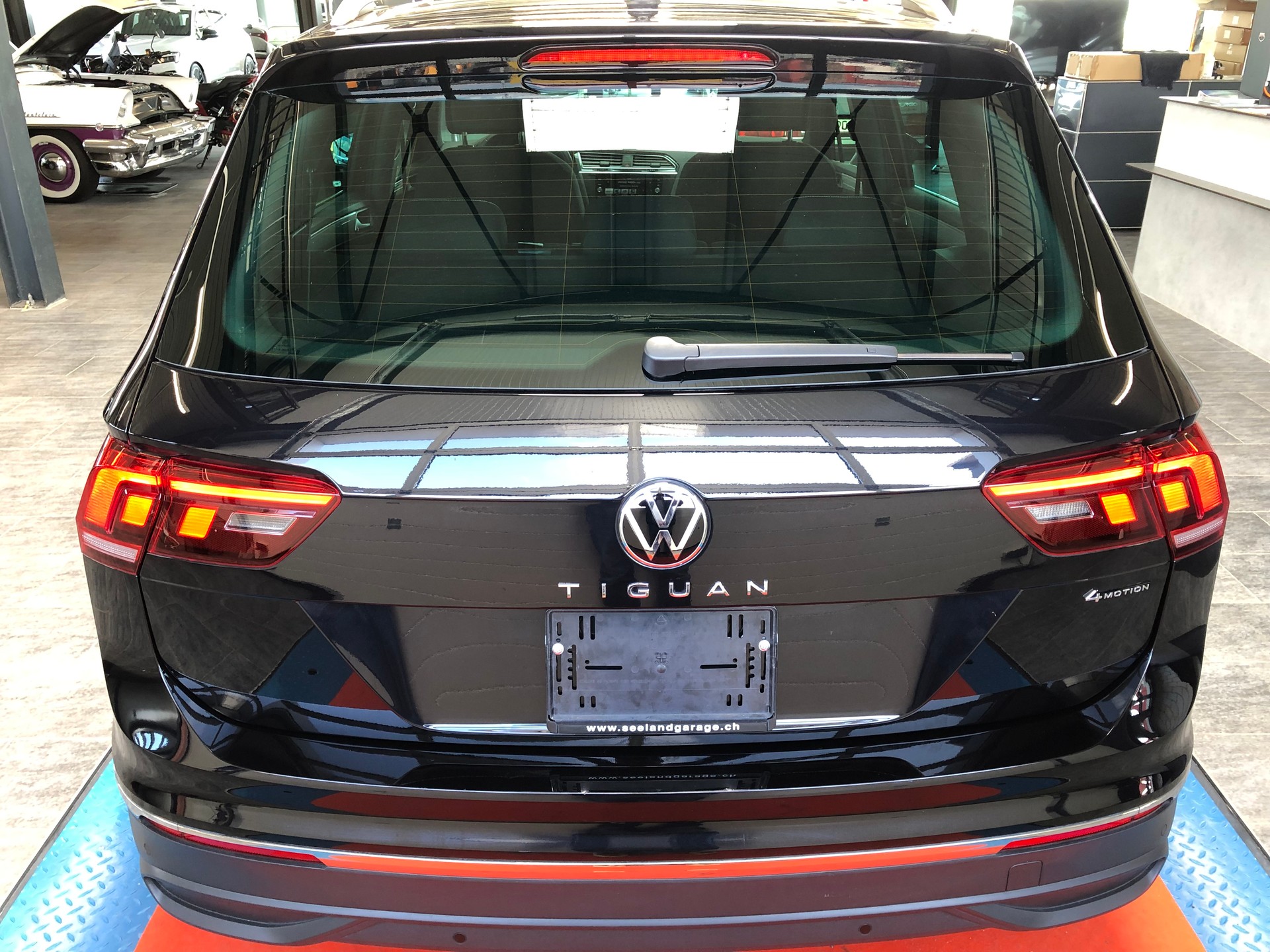 VW Tiguan 2.0 TDI SCR MOVE 4Motion DSG-image-8