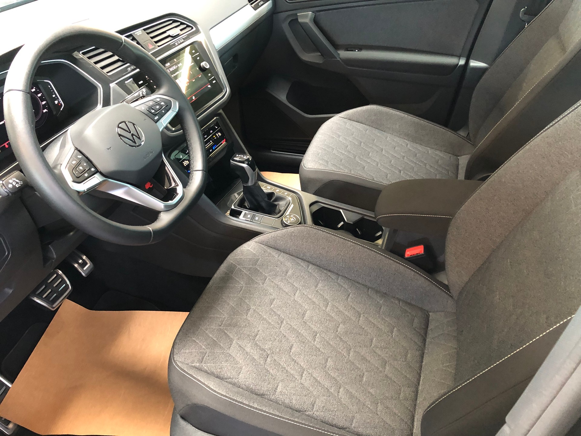 VW Tiguan 2.0 TDI SCR MOVE 4Motion DSG-image-21
