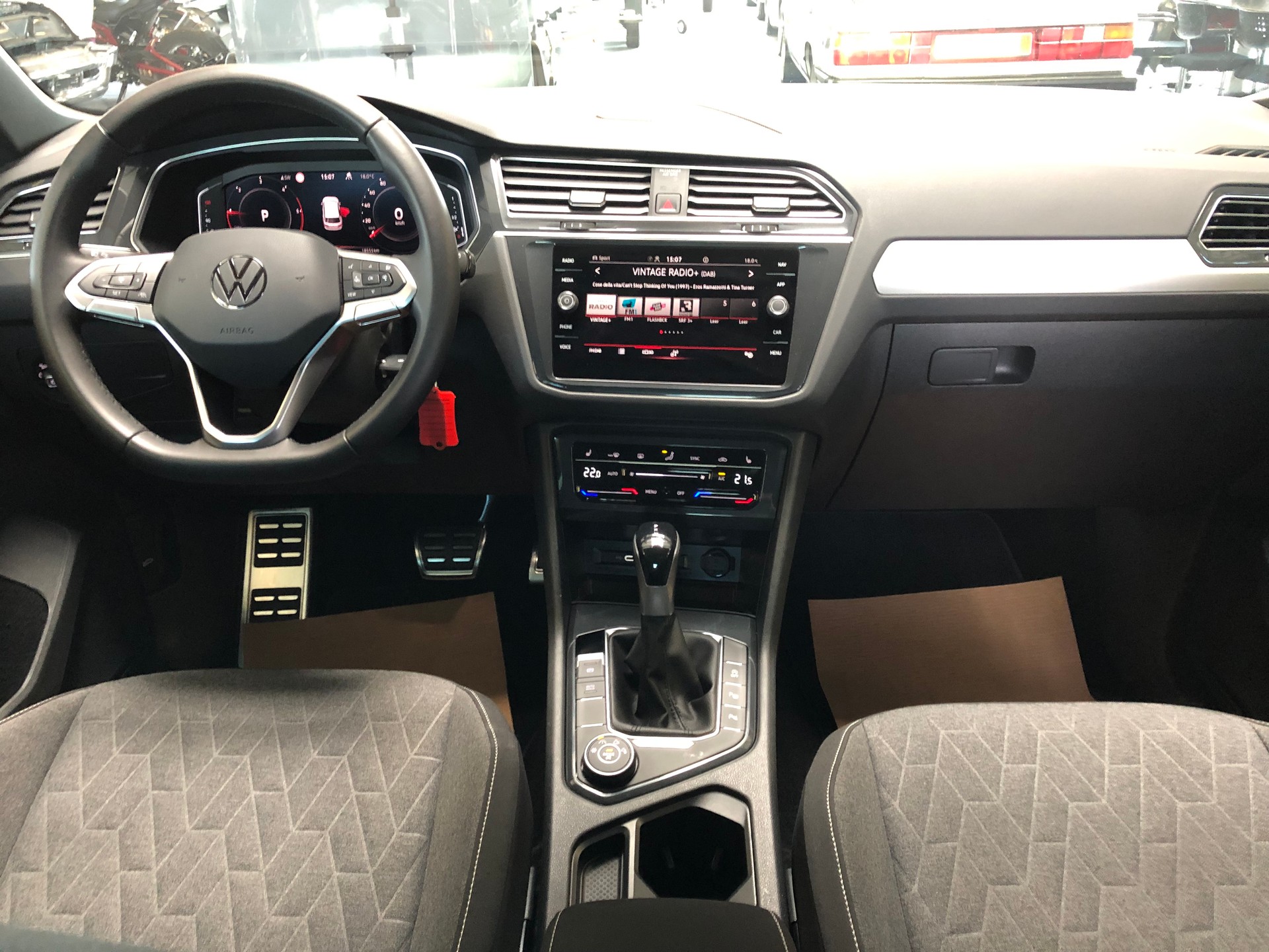 VW Tiguan 2.0 TDI SCR MOVE 4Motion DSG-image-18