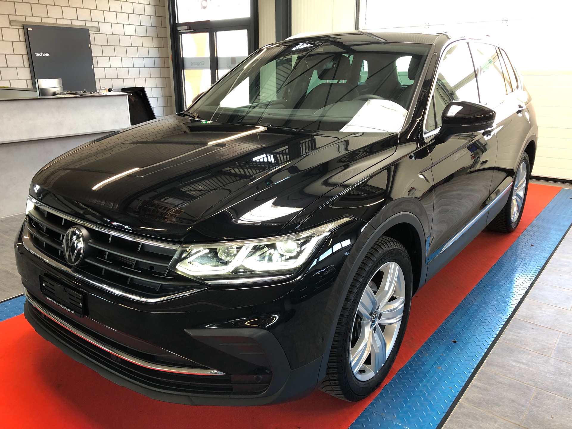 VW Tiguan 2.0 TDI SCR MOVE 4Motion DSG-image-4