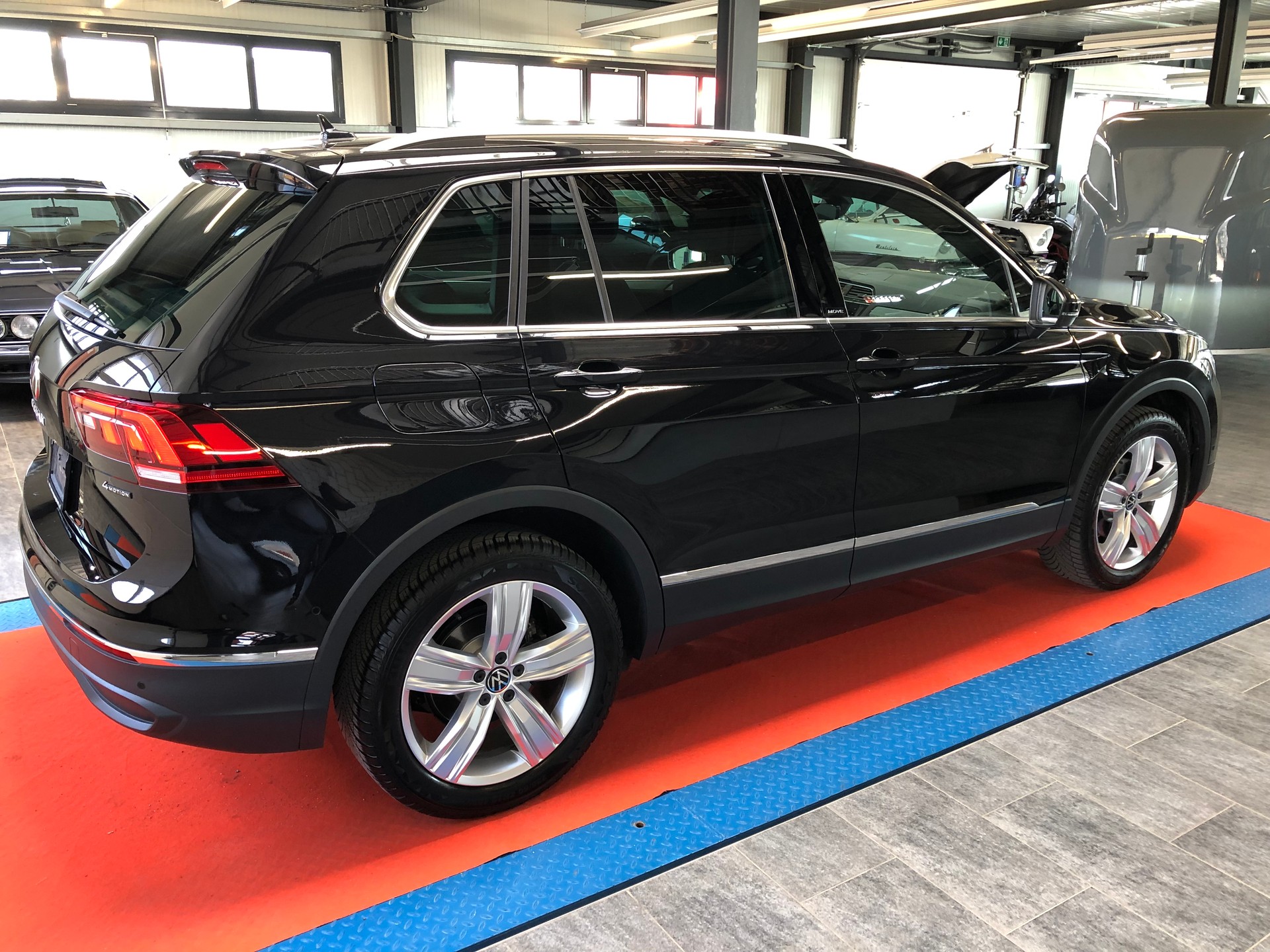 VW Tiguan 2.0 TDI SCR MOVE 4Motion DSG-image-11