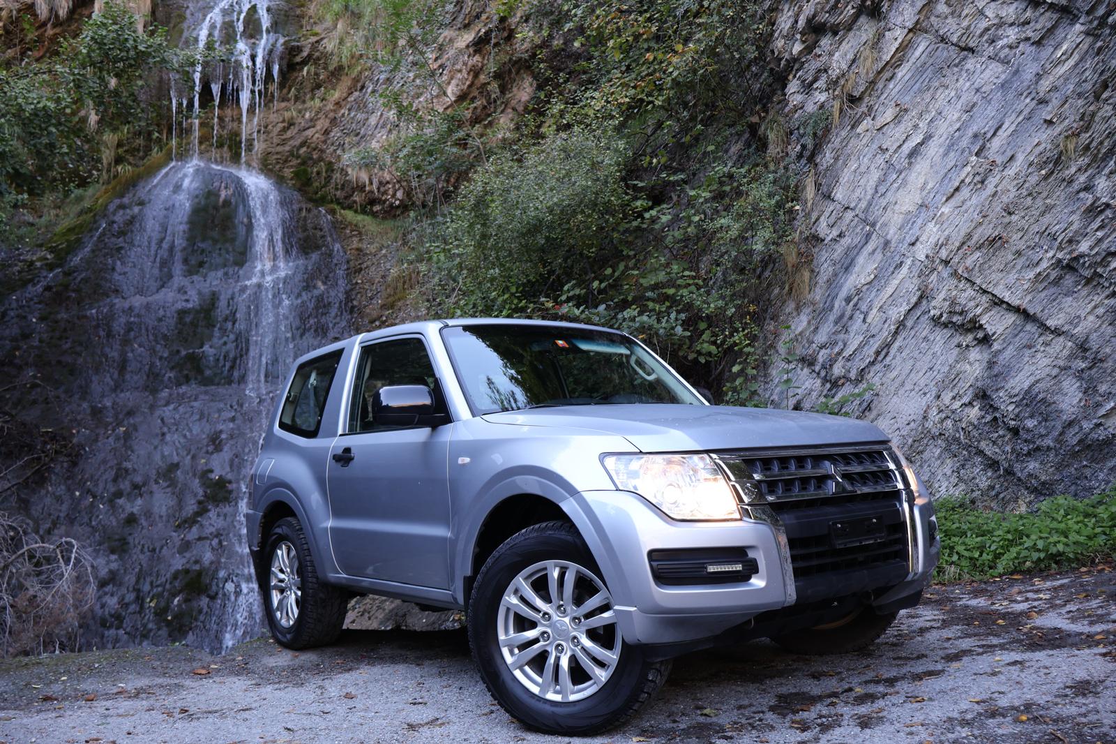 MITSUBISHI Pajero 3.2 DI-D Value Automatic-showroom-element-1
