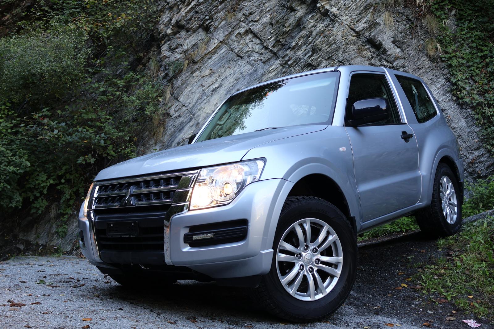 MITSUBISHI Pajero 3.2 DI-D Value Automatic-showroom-element-2
