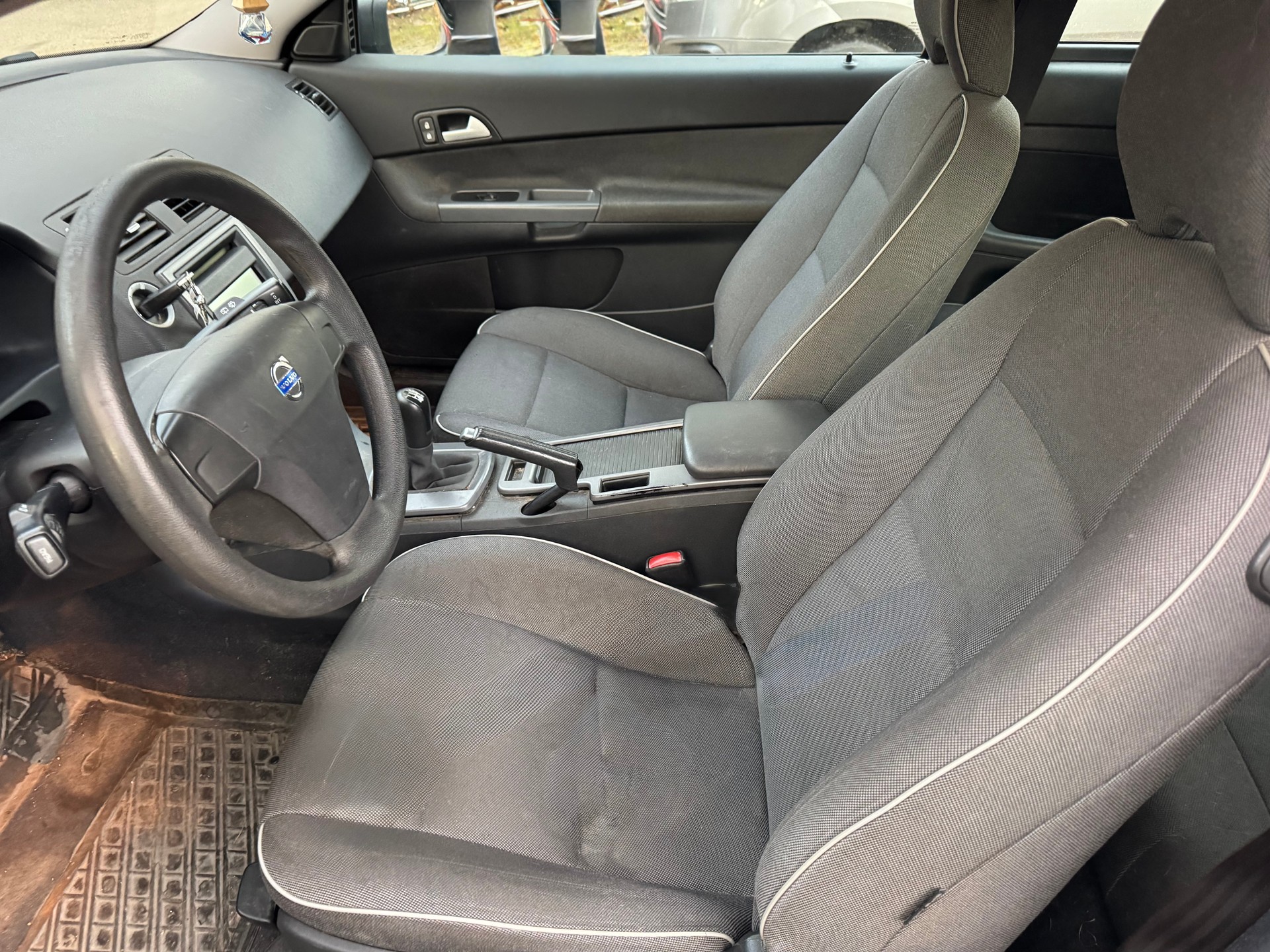 VOLVO C30 1.6D-image-10