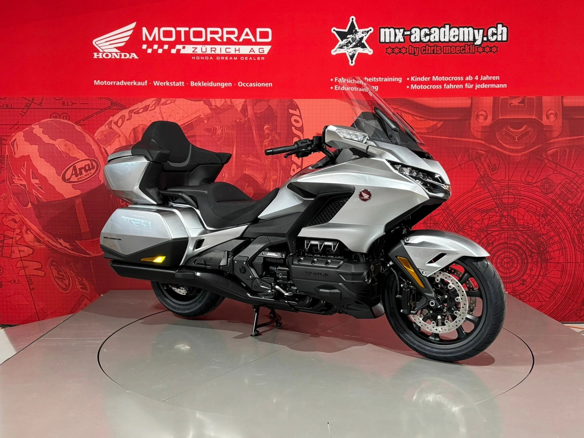 HONDA GL 1800 DA DCT Goldwing *Digital Silver Metallic*-image-2