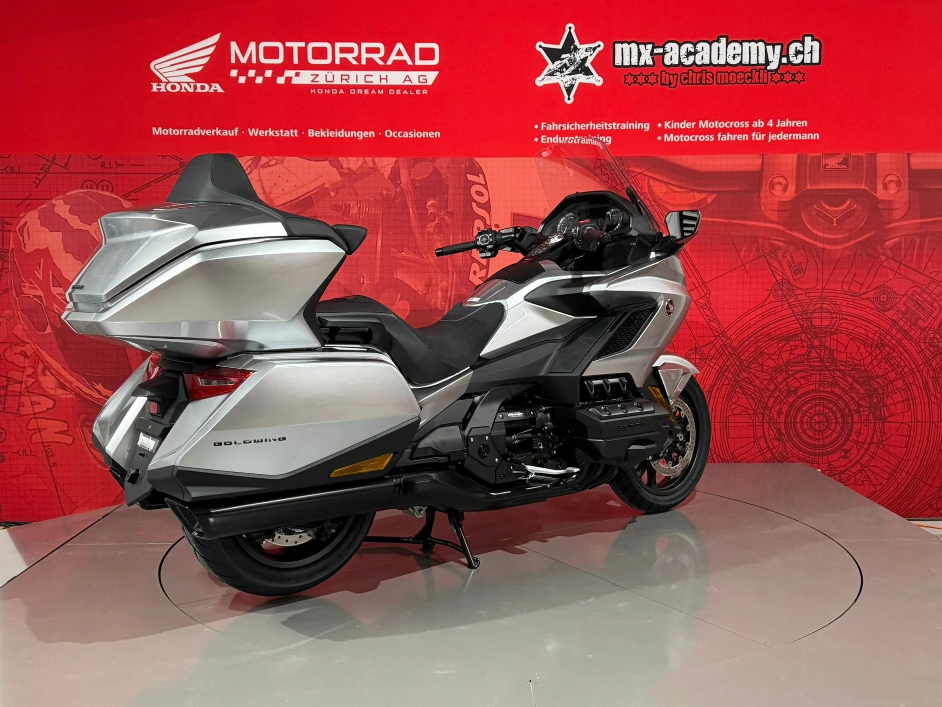 HONDA GL 1800 DA DCT Goldwing *Digital Silver Metallic*-image-3