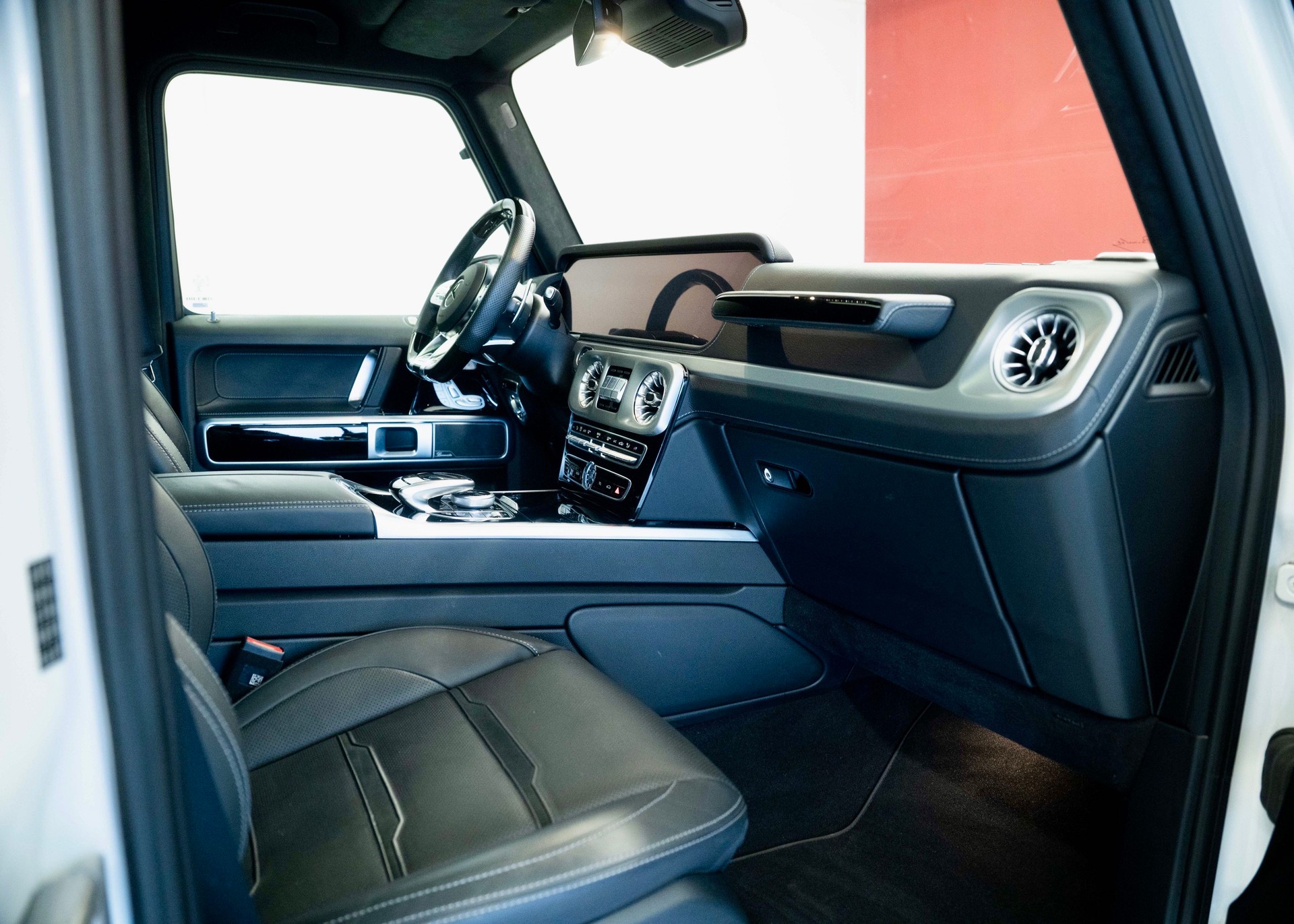 MERCEDES-BENZ G 63 AMG Speedshift Plus G-Tronic (Designo Moonlight White Pearl, as new, low mileage)-image-19