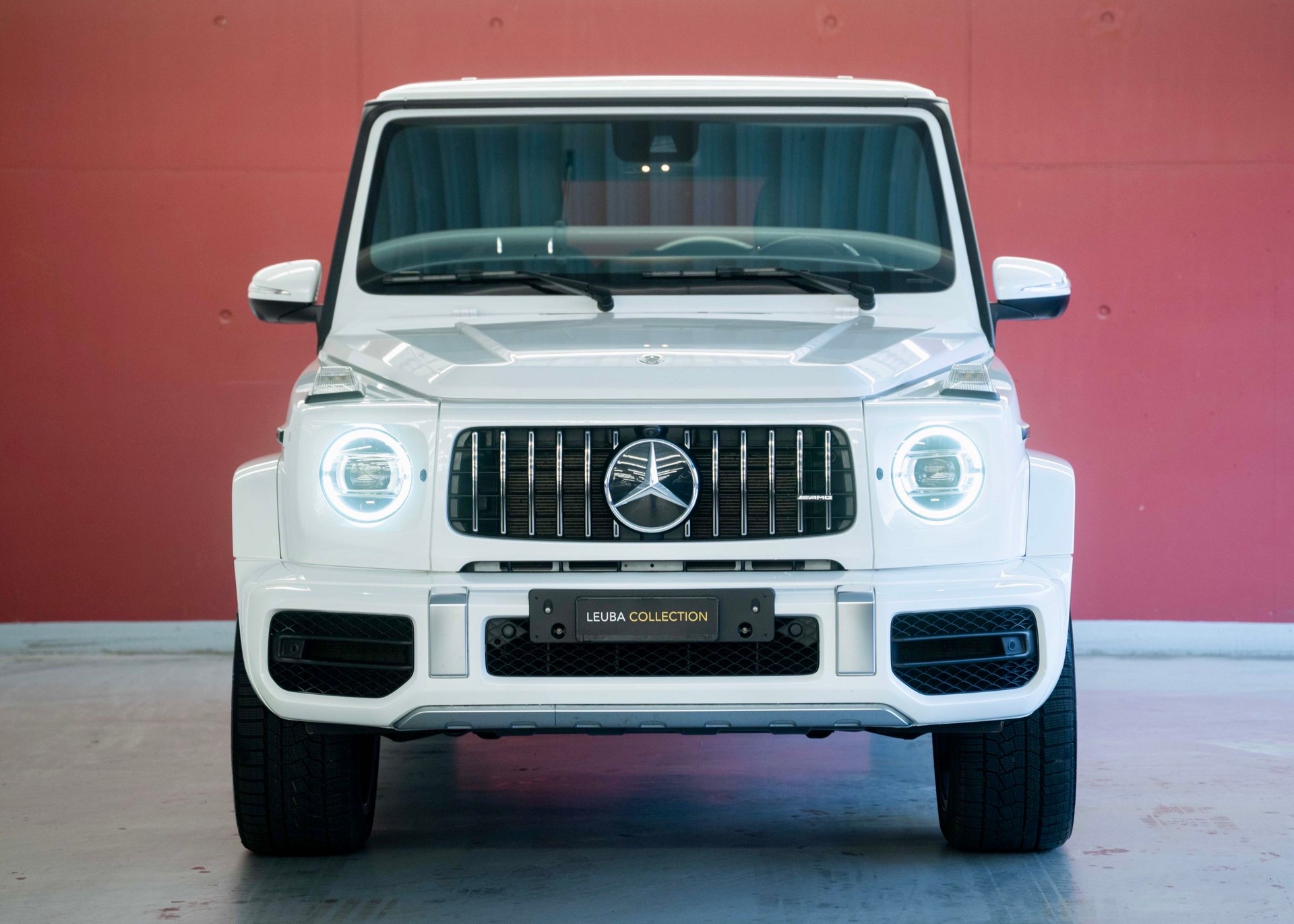 MERCEDES-BENZ G 63 AMG Speedshift Plus G-Tronic (Designo Moonlight White Pearl, as new, low mileage)-showroom-element-2