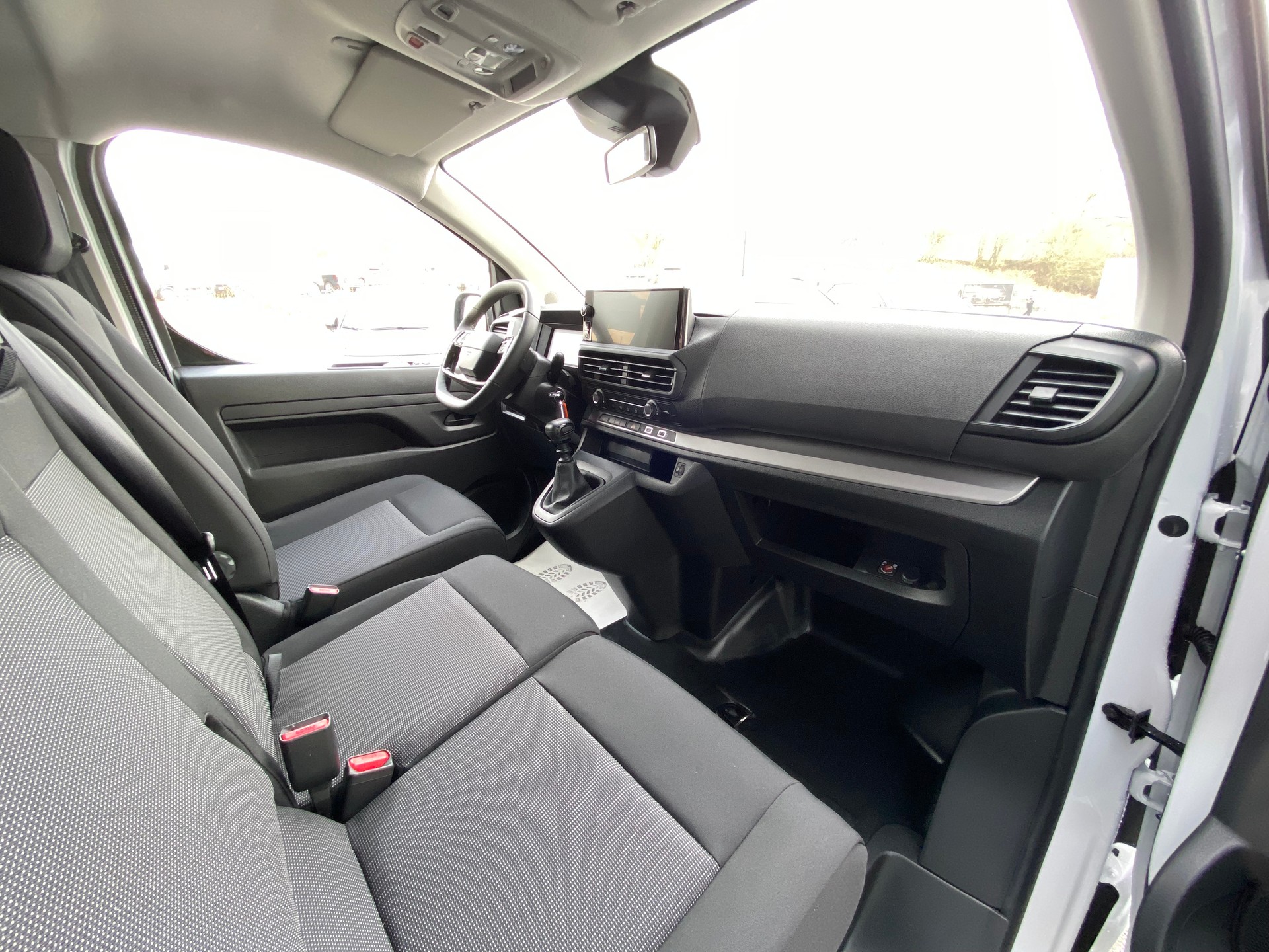 PEUGEOT Expert 1.5 BlueHDi 120 S&S Standard-image-6