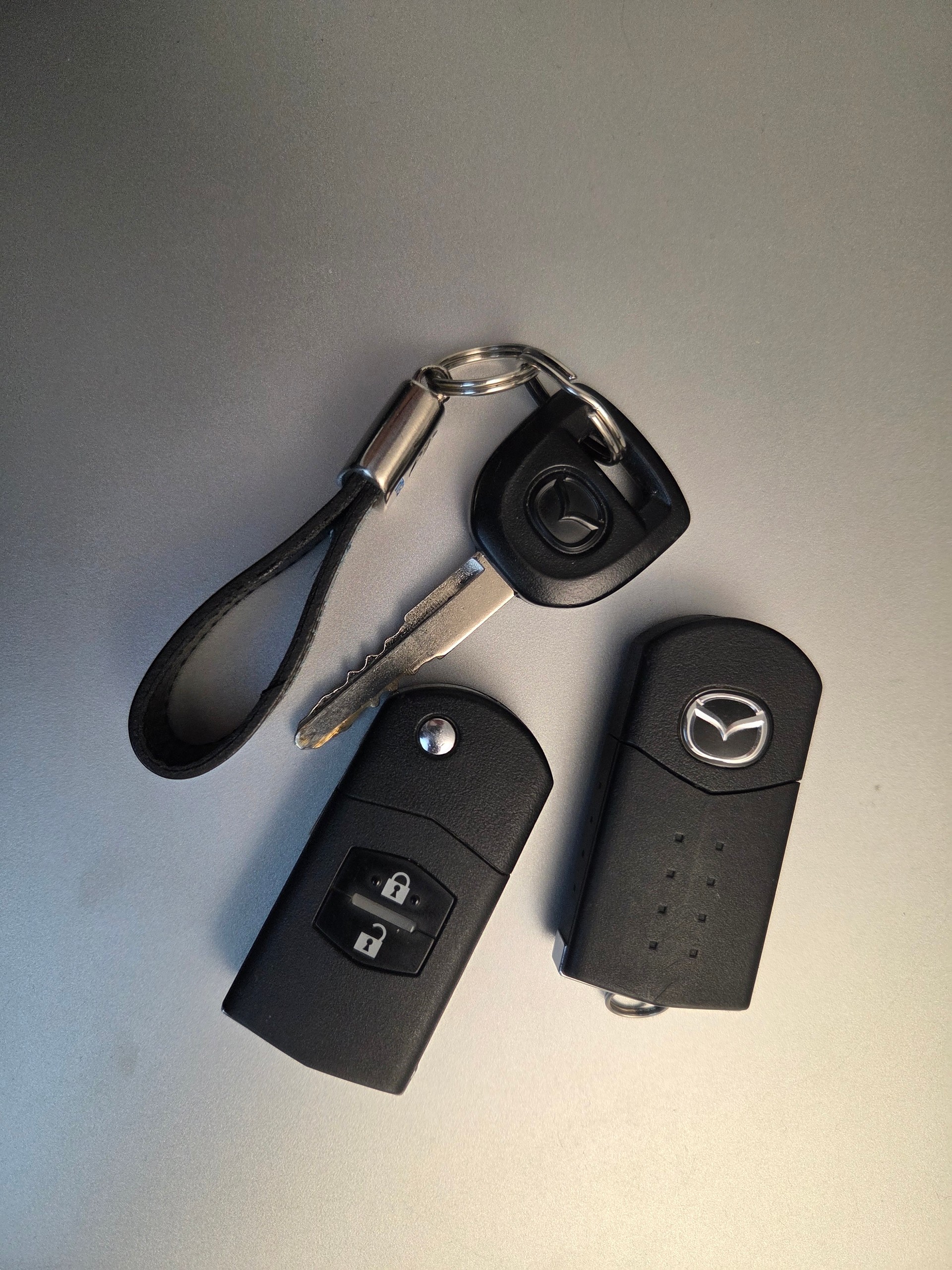 MAZDA 2 1.3i 16V Voila ma Suisse Edition-image-10