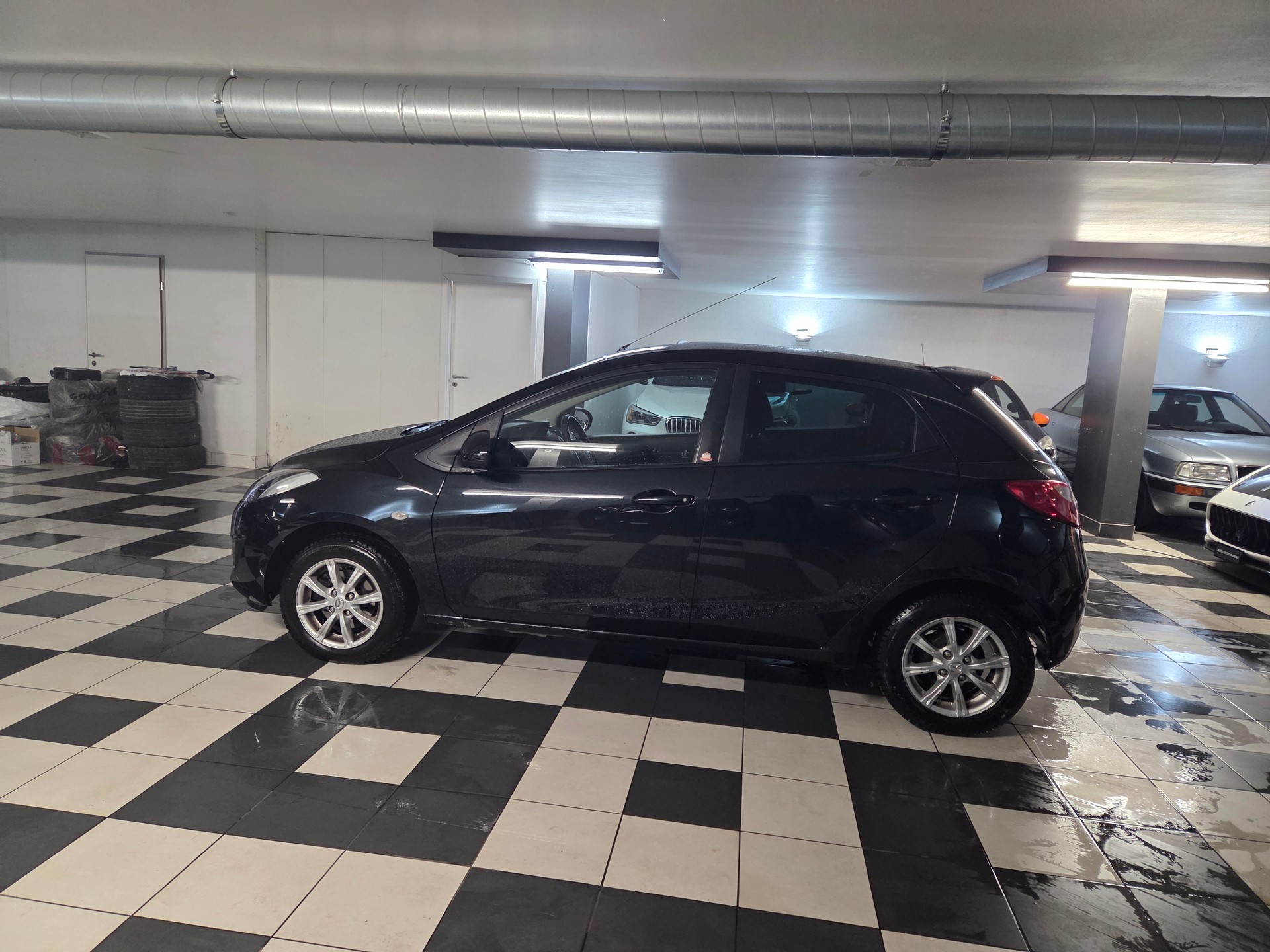 MAZDA 2 1.3i 16V Voila ma Suisse Edition-image-1