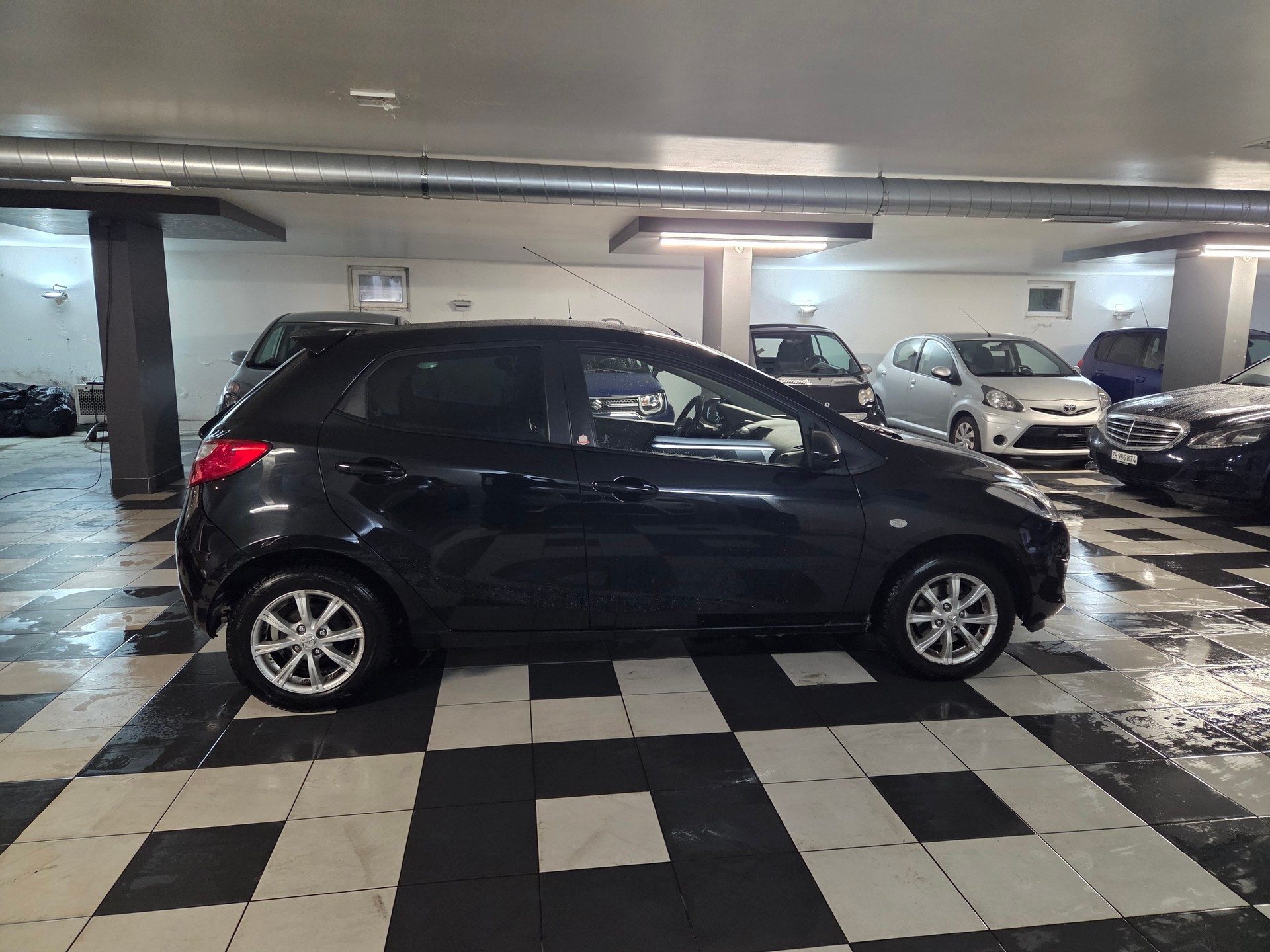 MAZDA 2 1.3i 16V Voila ma Suisse Edition-image-5