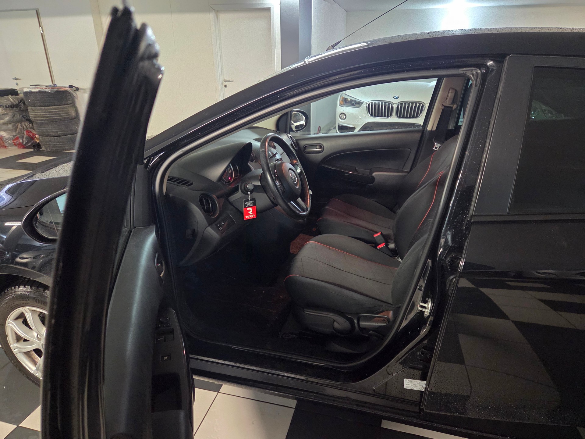 MAZDA 2 1.3i 16V Voila ma Suisse Edition-image-8