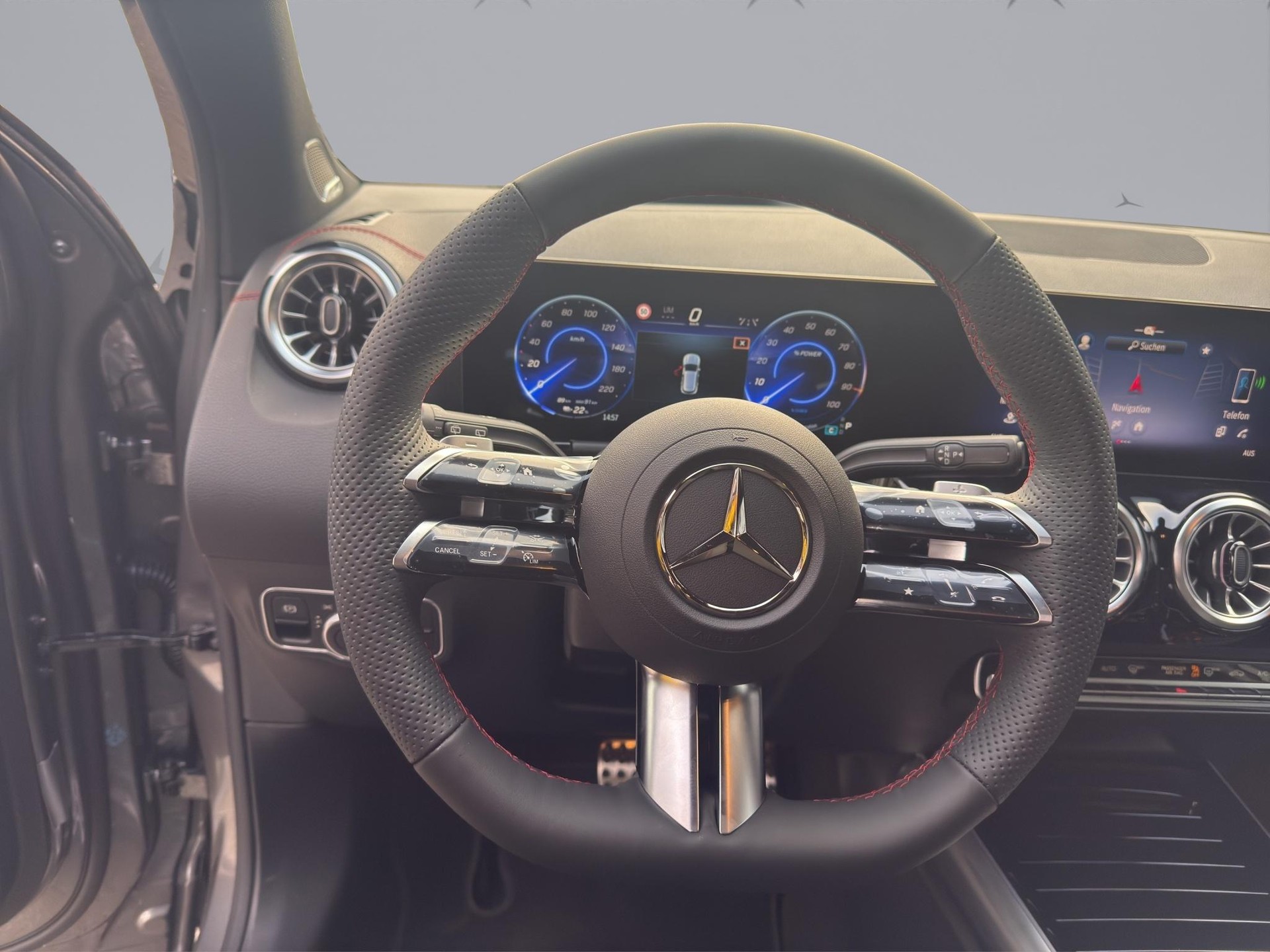 MERCEDES-BENZ EQA 300 AMG Line 4matic-image-9