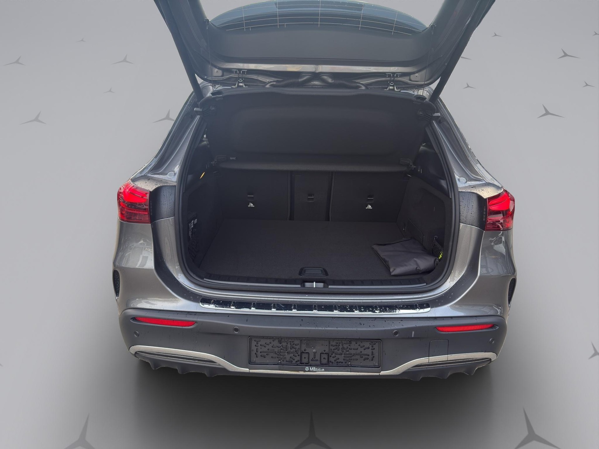 MERCEDES-BENZ EQA 300 AMG Line 4matic-image-14