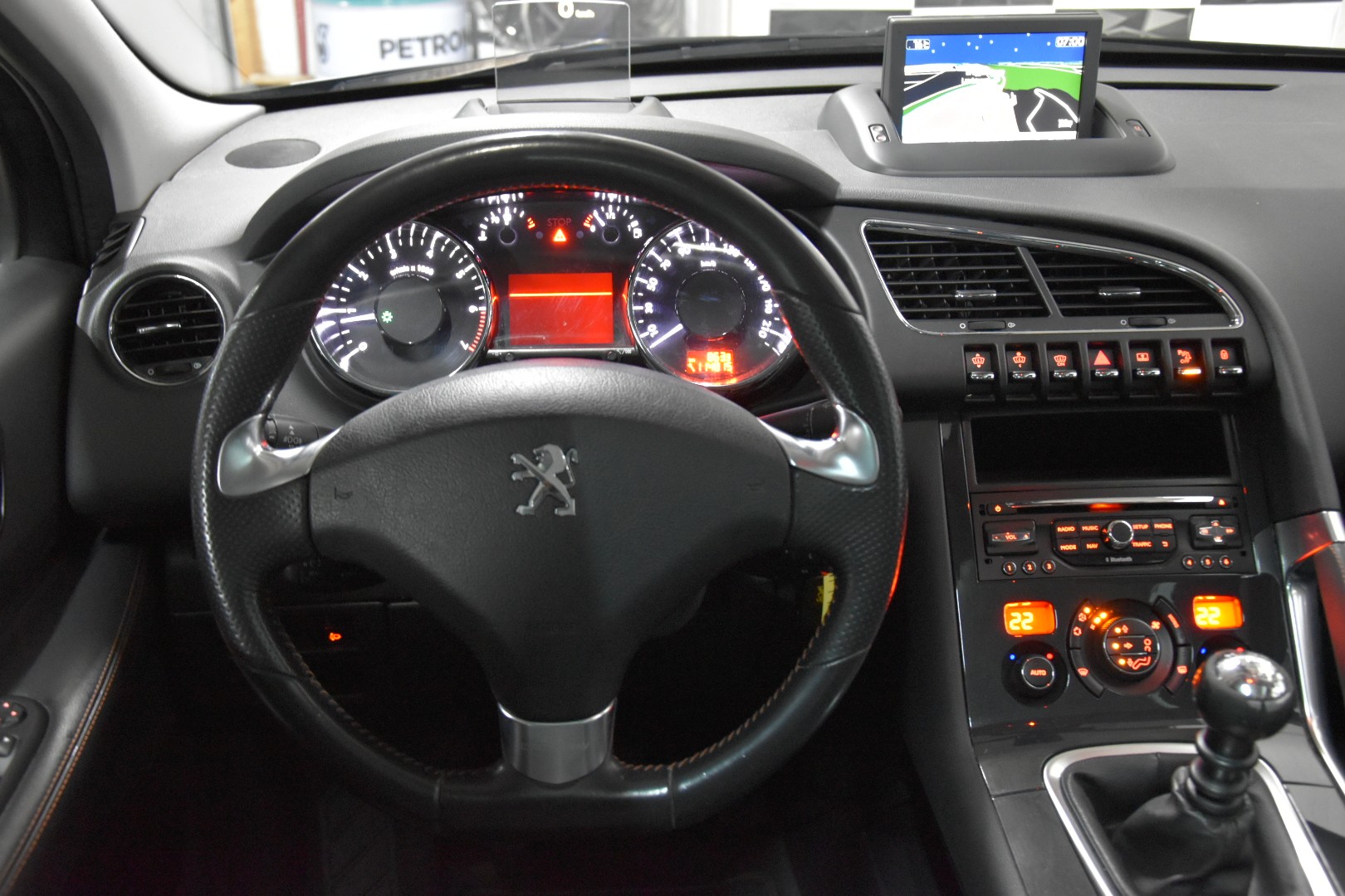 PEUGEOT 3008 1.2 Pure Tech Allure-image-7