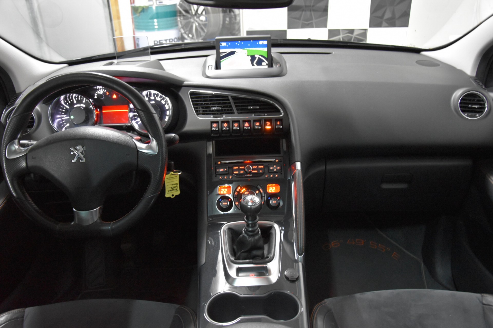 PEUGEOT 3008 1.2 Pure Tech Allure-image-6