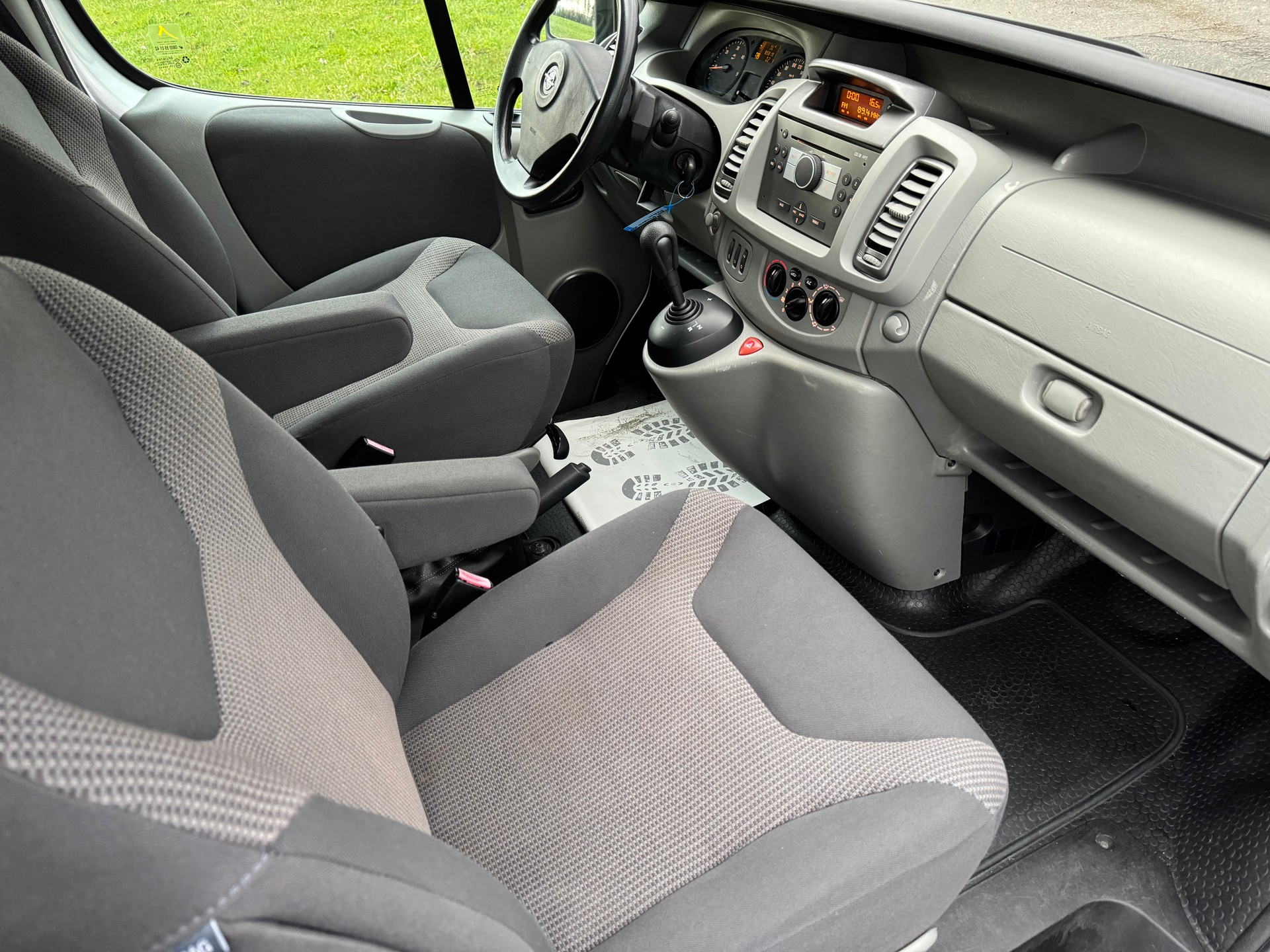 OPEL Vivaro Life 2.5CDTI 2.7t L1H1-image-6