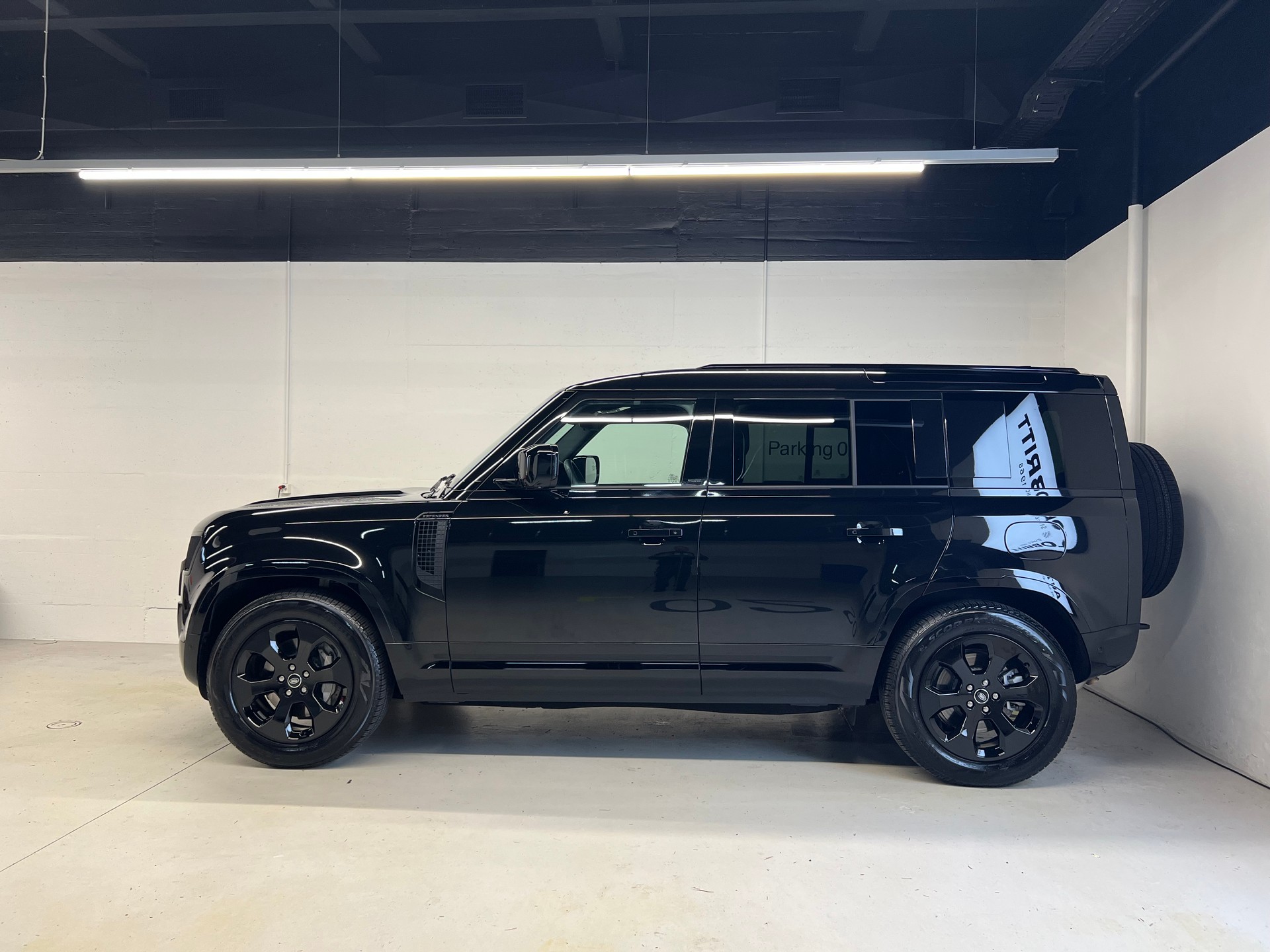 LAND ROVER Defender 110 2.0 P300e X-Dynamic HSE-image-7