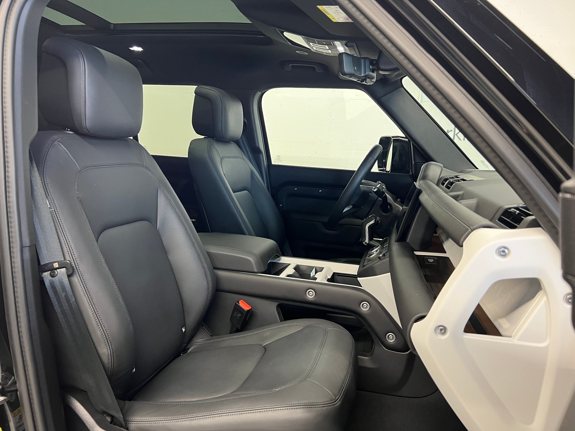 LAND ROVER Defender 110 2.0 P300e X-Dynamic HSE-image-5