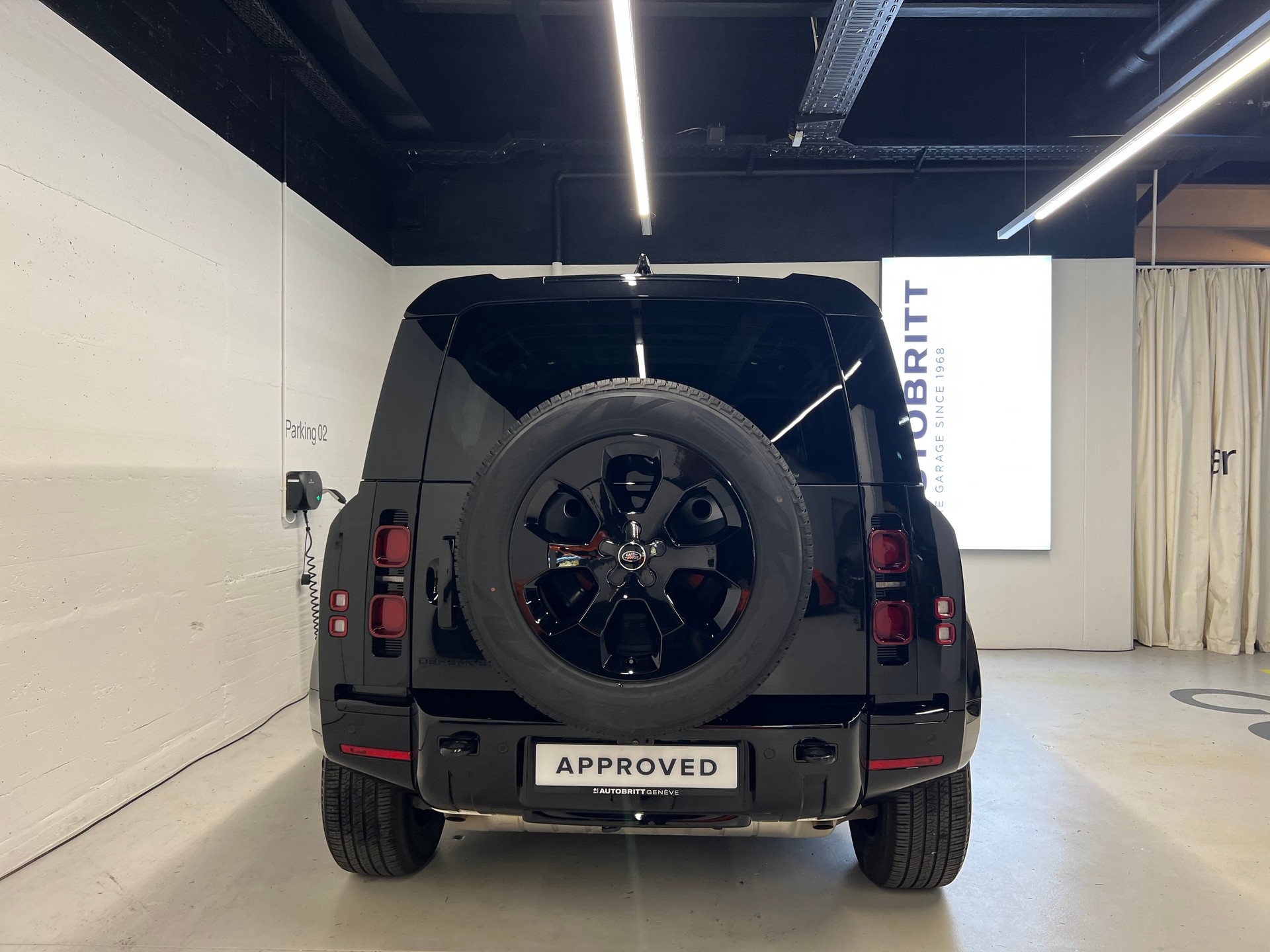 LAND ROVER Defender 110 2.0 P300e X-Dynamic HSE-image-8