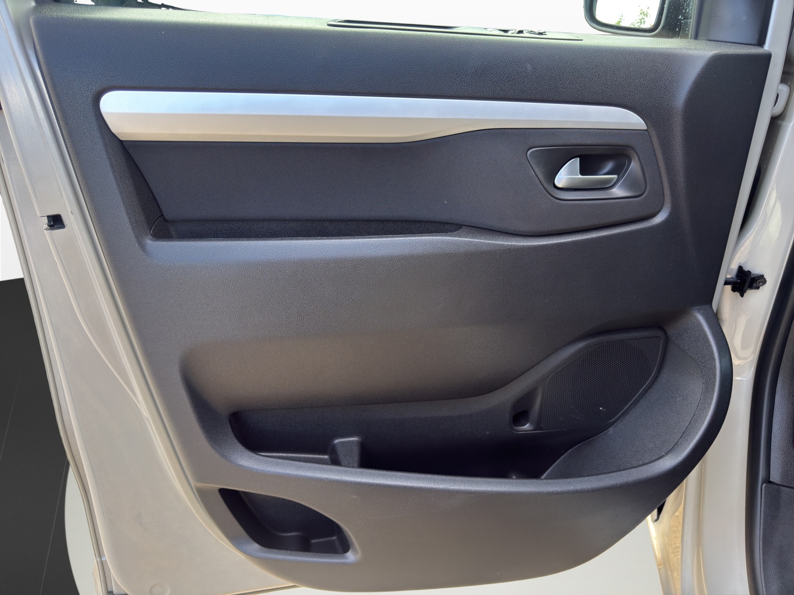 PEUGEOT Traveller 2.0 BlueHDi Business Standard EAT-image-9