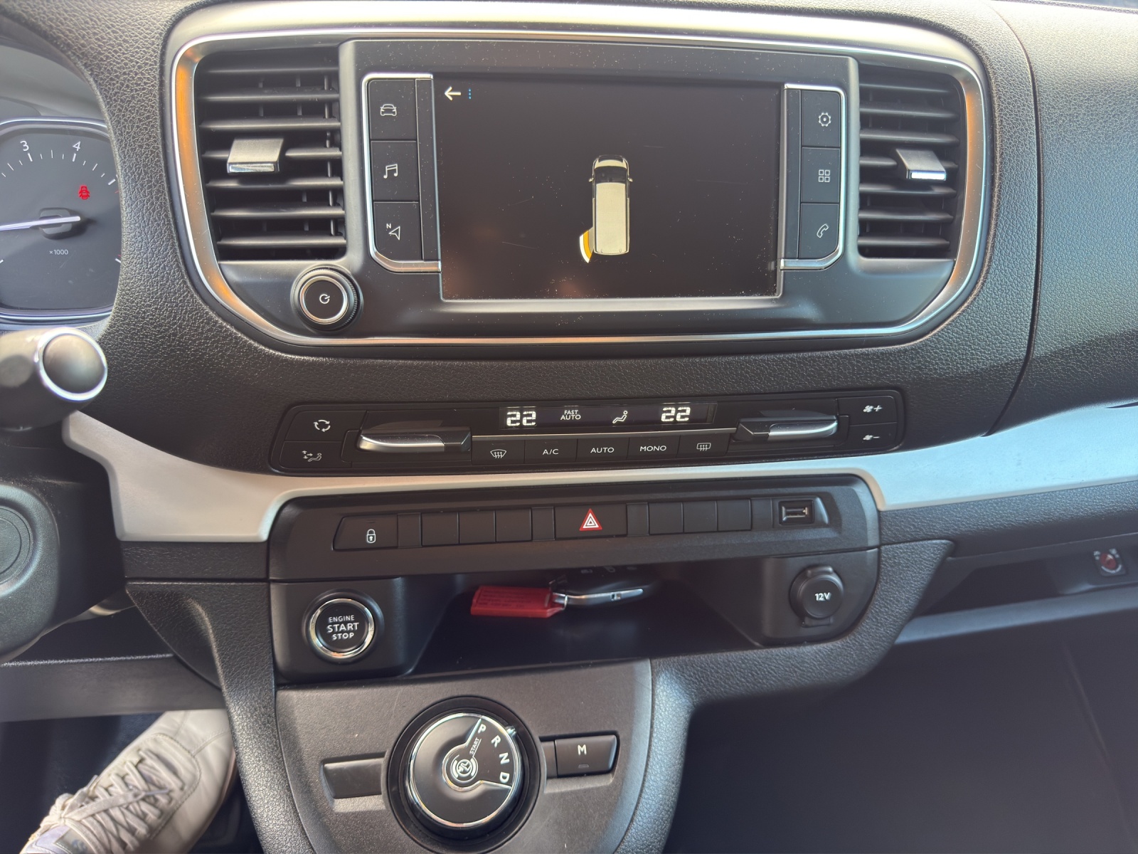 PEUGEOT Traveller 2.0 BlueHDi Business Standard EAT-image-13