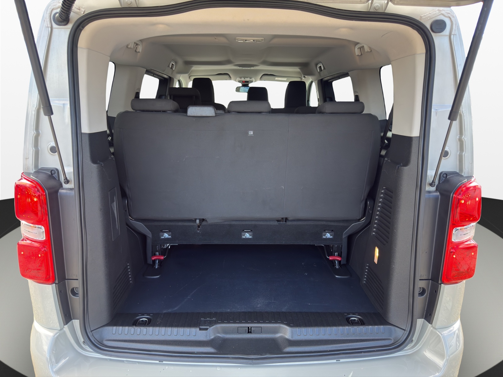 PEUGEOT Traveller 2.0 BlueHDi Business Standard EAT-image-19
