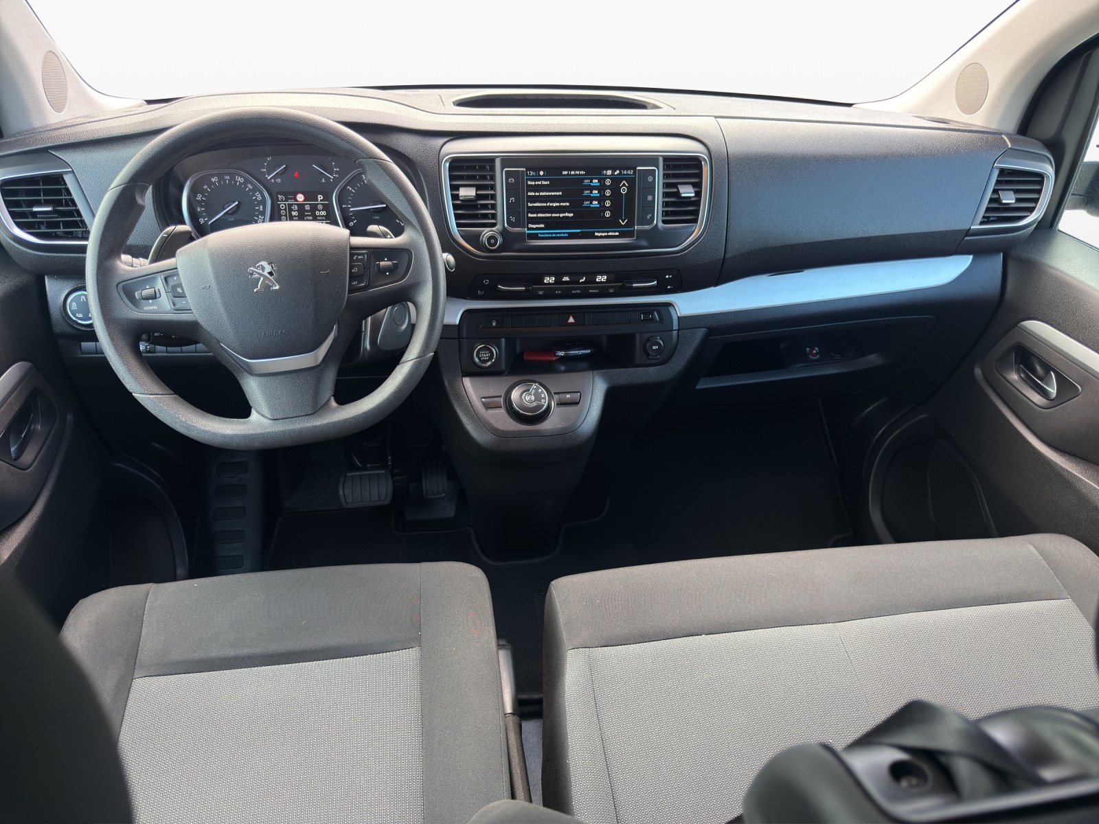 PEUGEOT Traveller 2.0 BlueHDi Business Standard EAT-image-11