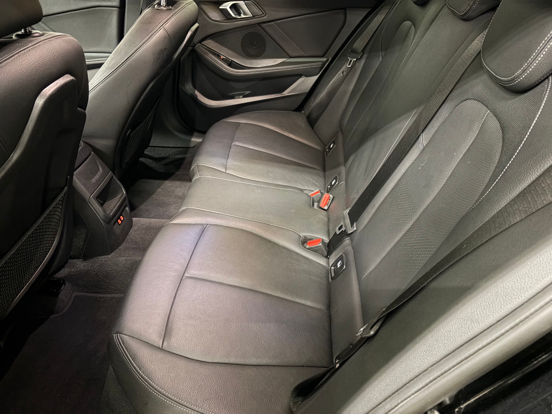 BMW 118i Steptronic-image-7