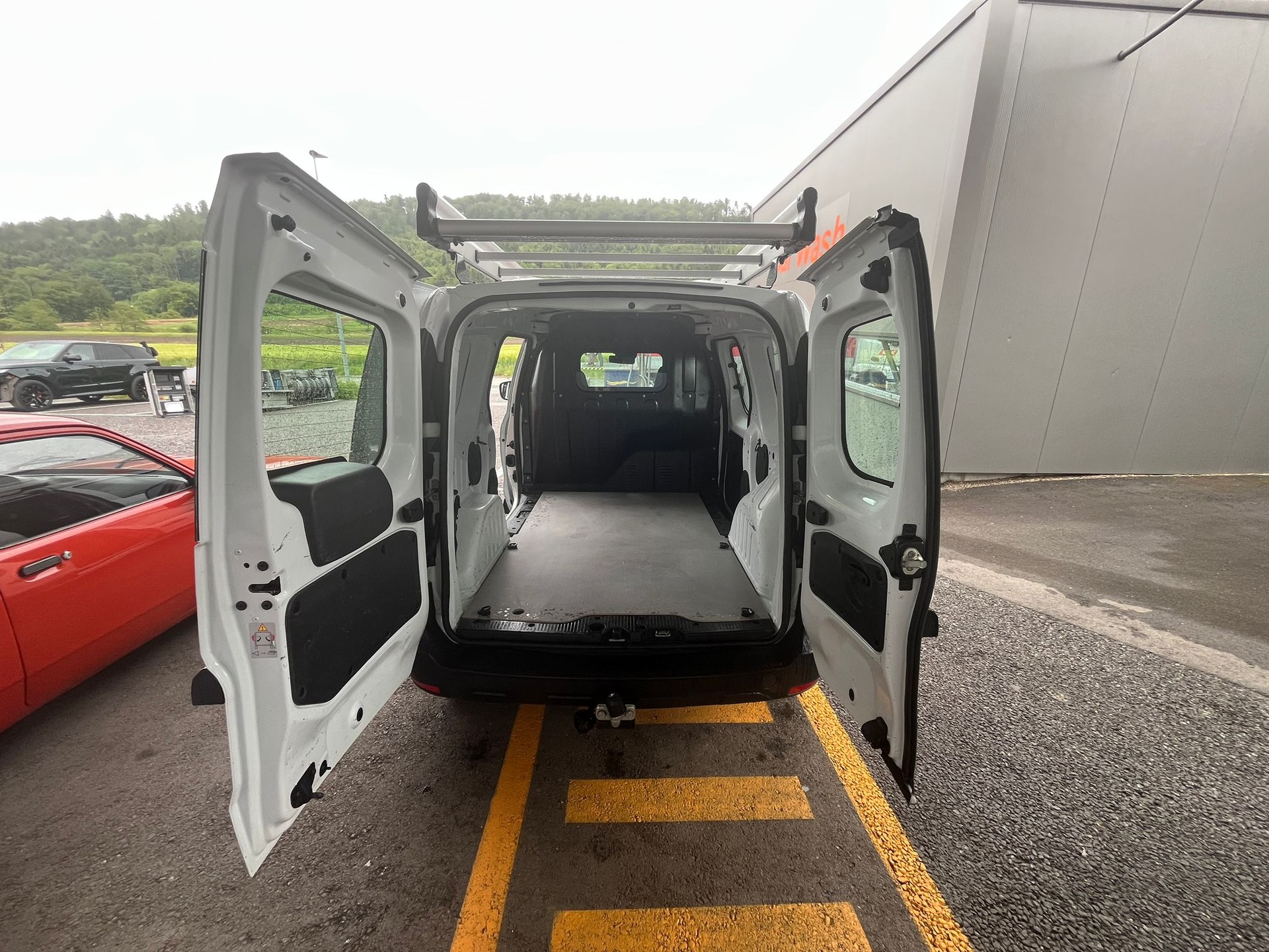 RENAULT EXPRESS 1.3T- 100 PF "EXTRA" MIT KLIMA + NAVI + GROSSER DACHTRÄGER + RUND UM FENSTER + AHK 1200 KG + NEUWERTIG + CH AUTO.-image-14