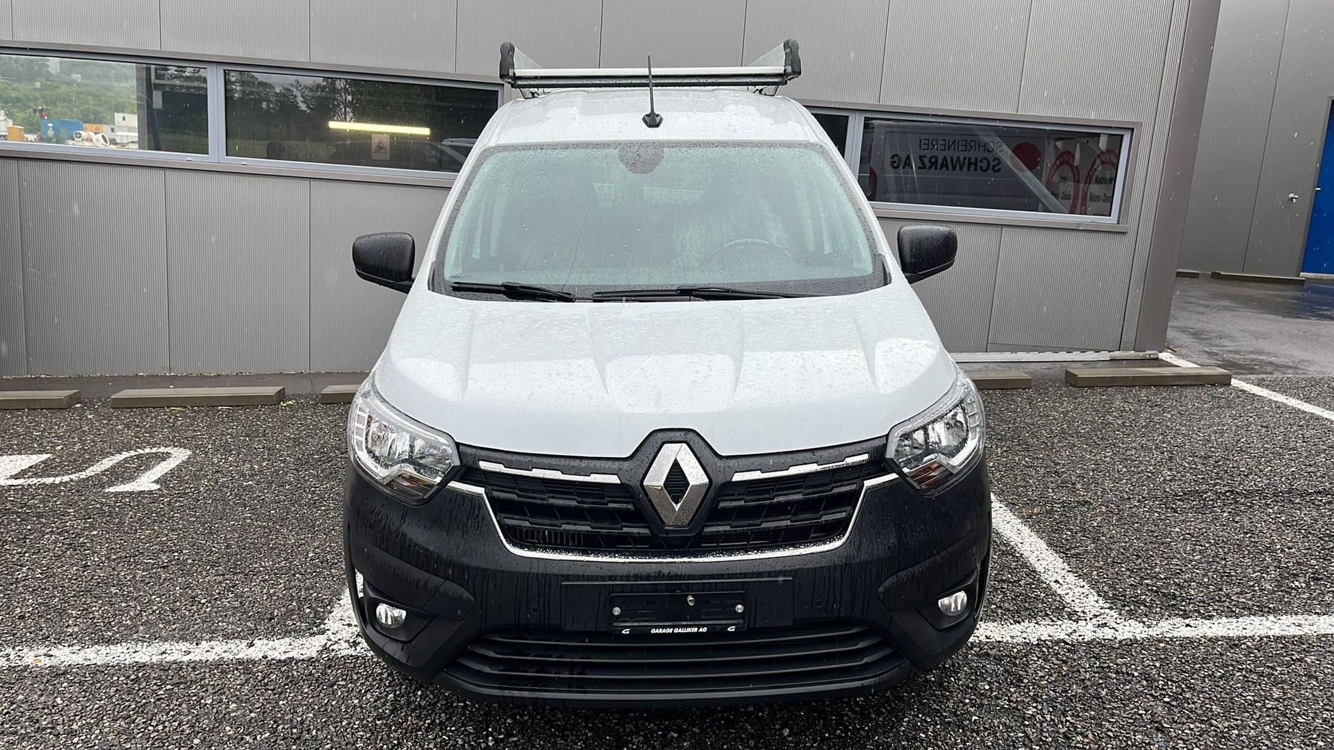 RENAULT EXPRESS 1.3T- 100 PF "EXTRA" MIT KLIMA + NAVI + GROSSER DACHTRÄGER + RUND UM FENSTER + AHK 1200 KG + NEUWERTIG + CH AUTO.-image-12