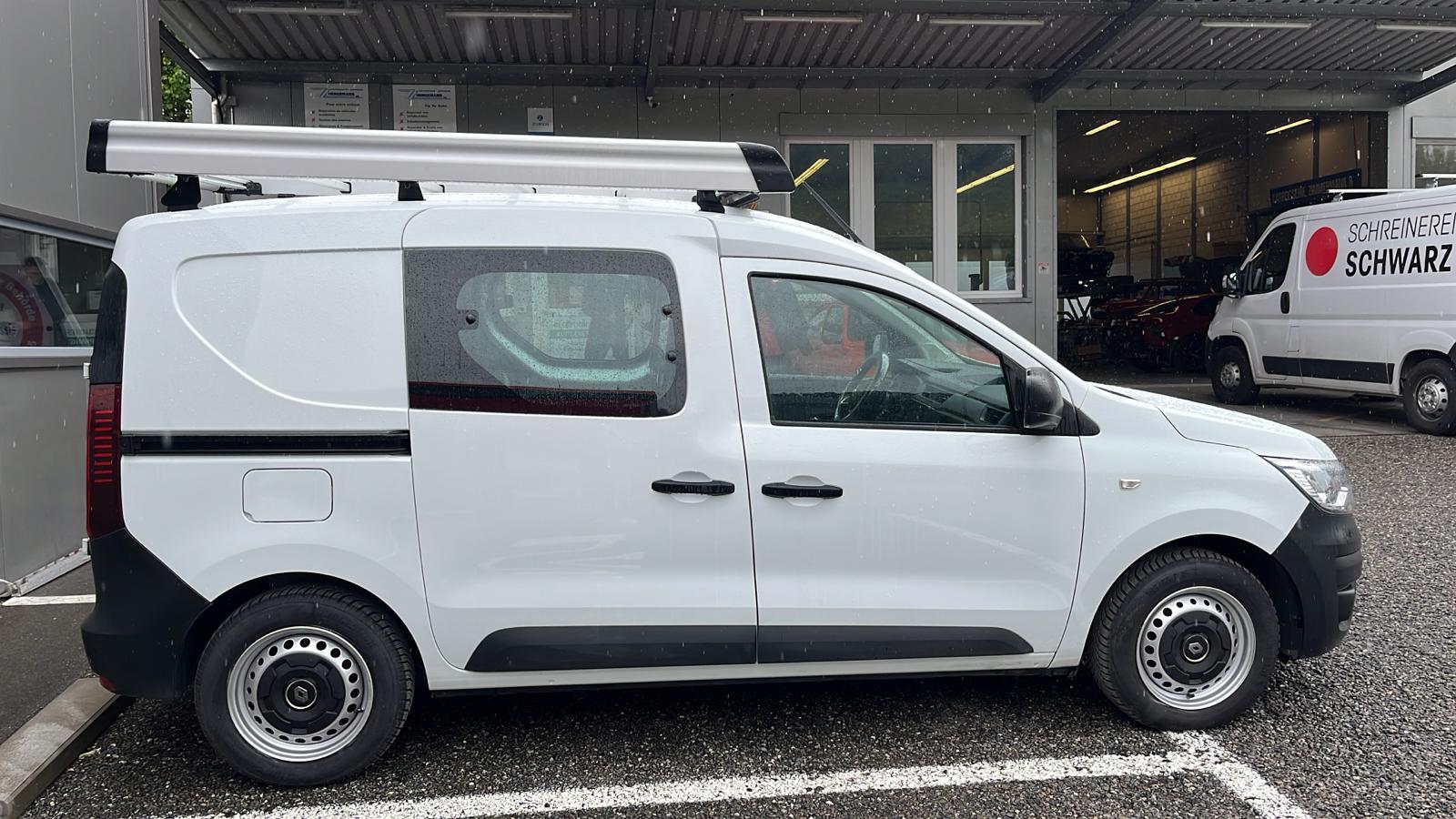 RENAULT EXPRESS 1.3T- 100 PF "EXTRA" MIT KLIMA + NAVI + GROSSER DACHTRÄGER + RUND UM FENSTER + AHK 1200 KG + NEUWERTIG + CH AUTO.-image-11