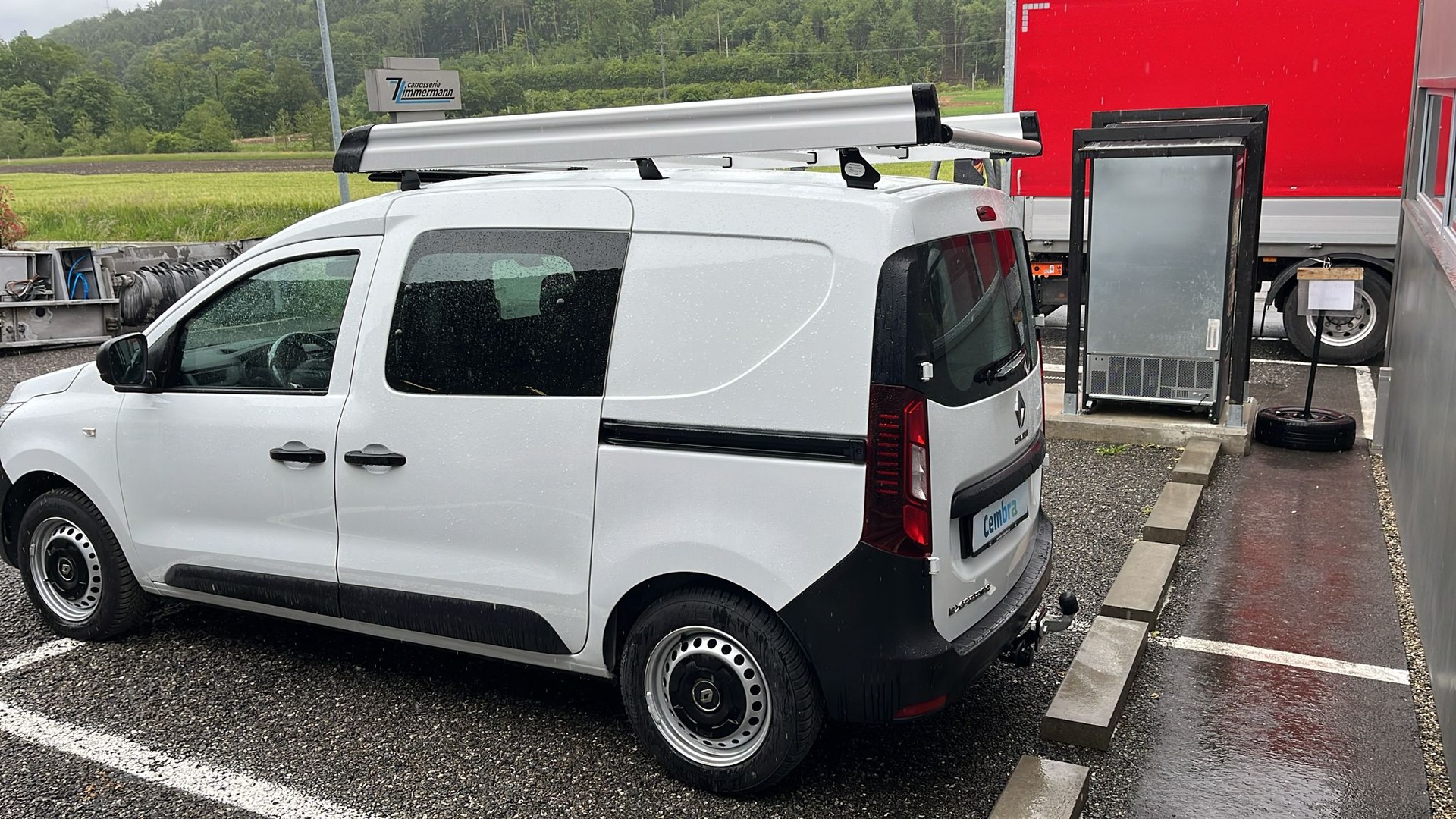 RENAULT EXPRESS 1.3T- 100 PF "EXTRA" MIT KLIMA + NAVI + GROSSER DACHTRÄGER + RUND UM FENSTER + AHK 1200 KG + NEUWERTIG + CH AUTO.-image-25