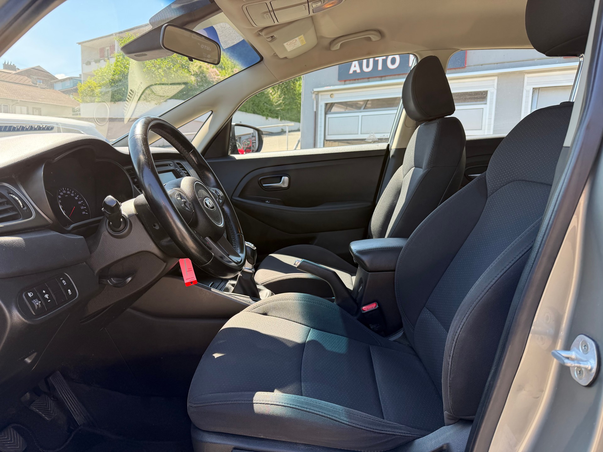 KIA Carens 1.6 GDI Trend-image-6