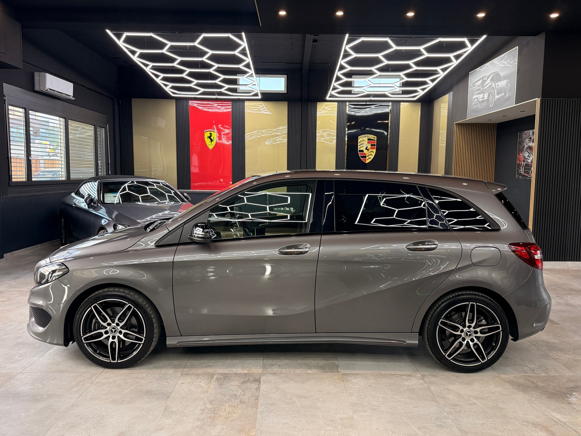 MERCEDES-BENZ B 250 AMG Line 4m-image-7