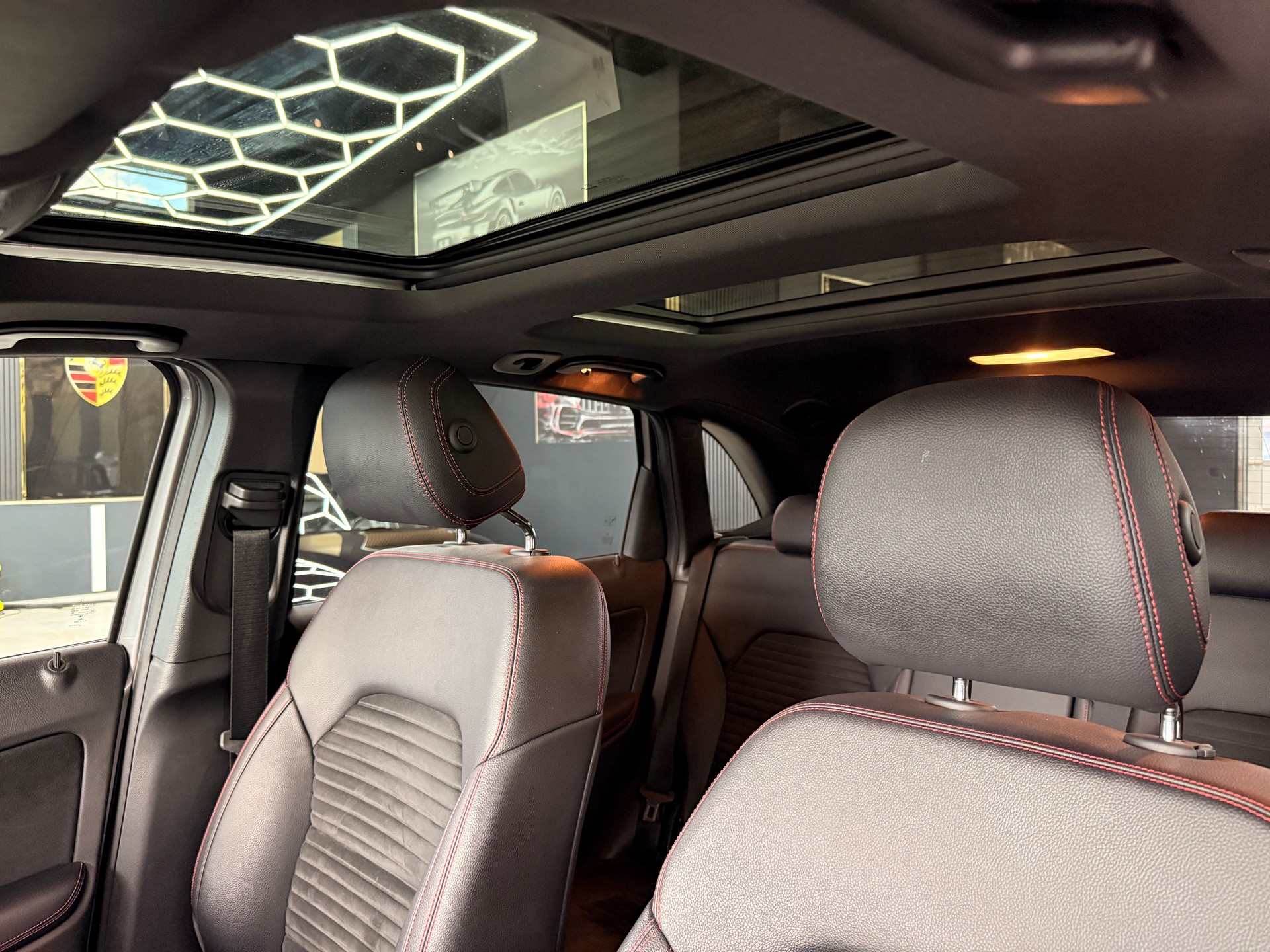 MERCEDES-BENZ B 250 AMG Line 4m-image-10