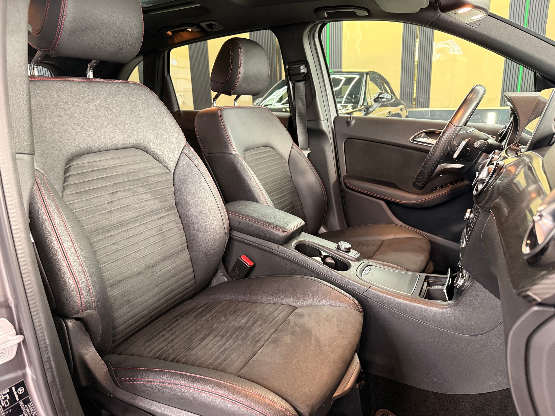 MERCEDES-BENZ B 250 AMG Line 4m-image-12