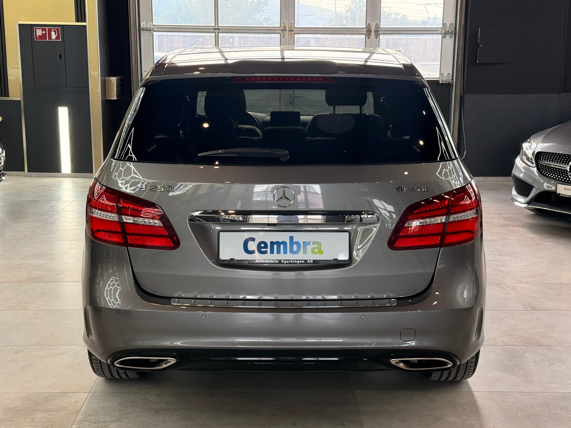 MERCEDES-BENZ B 250 AMG Line 4m-image-5