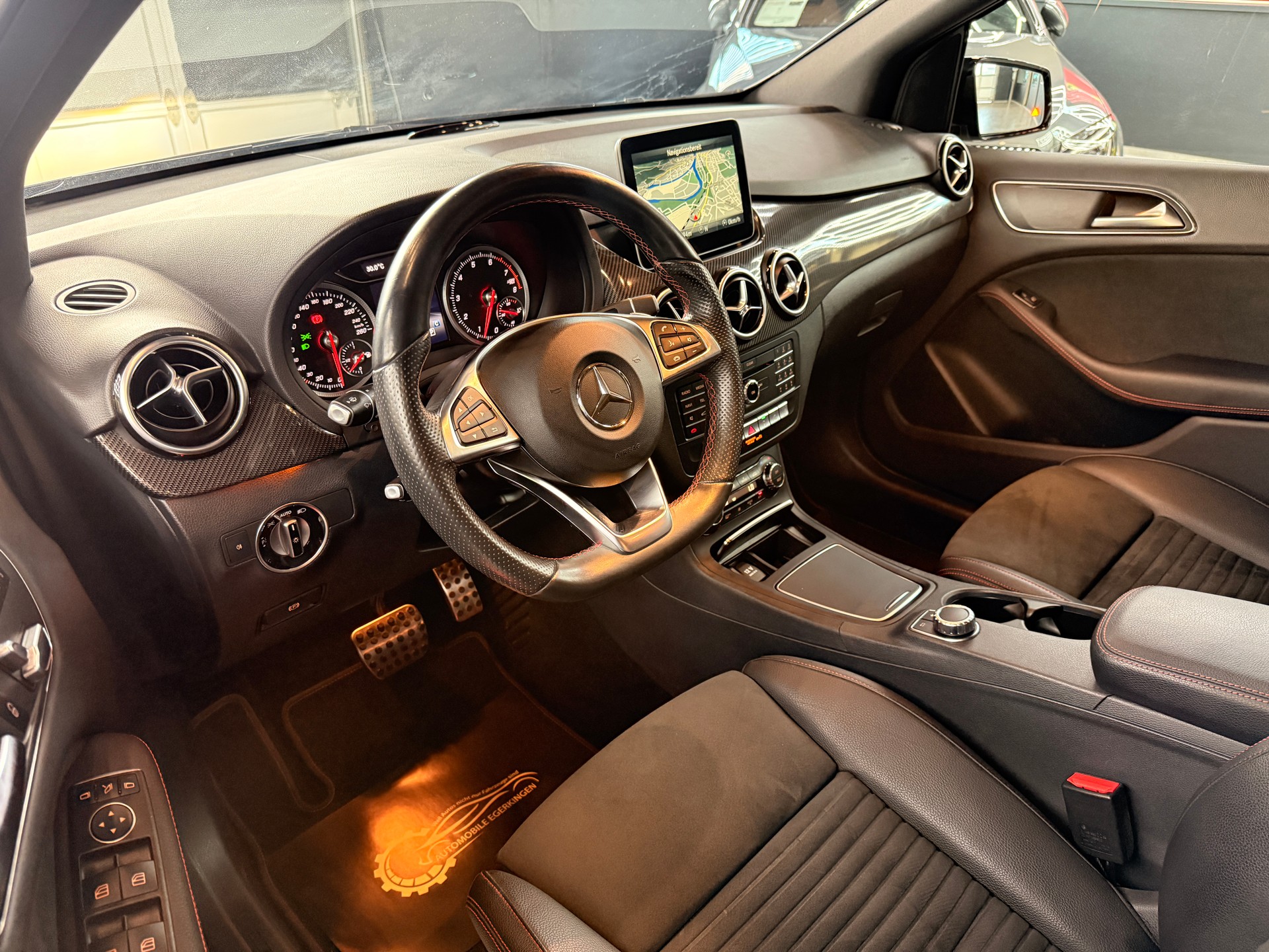 MERCEDES-BENZ B 250 AMG Line 4m-image-8