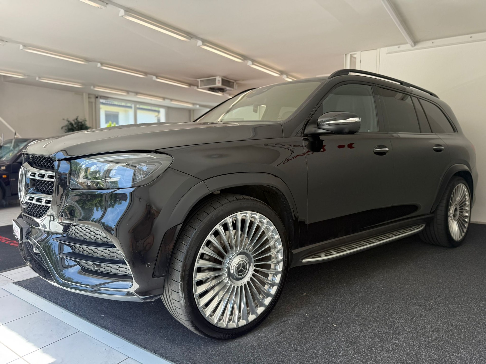 MERCEDES-BENZ GLS 400 d 4Matic AMG Line 9G-Tronic-showroom-element-3