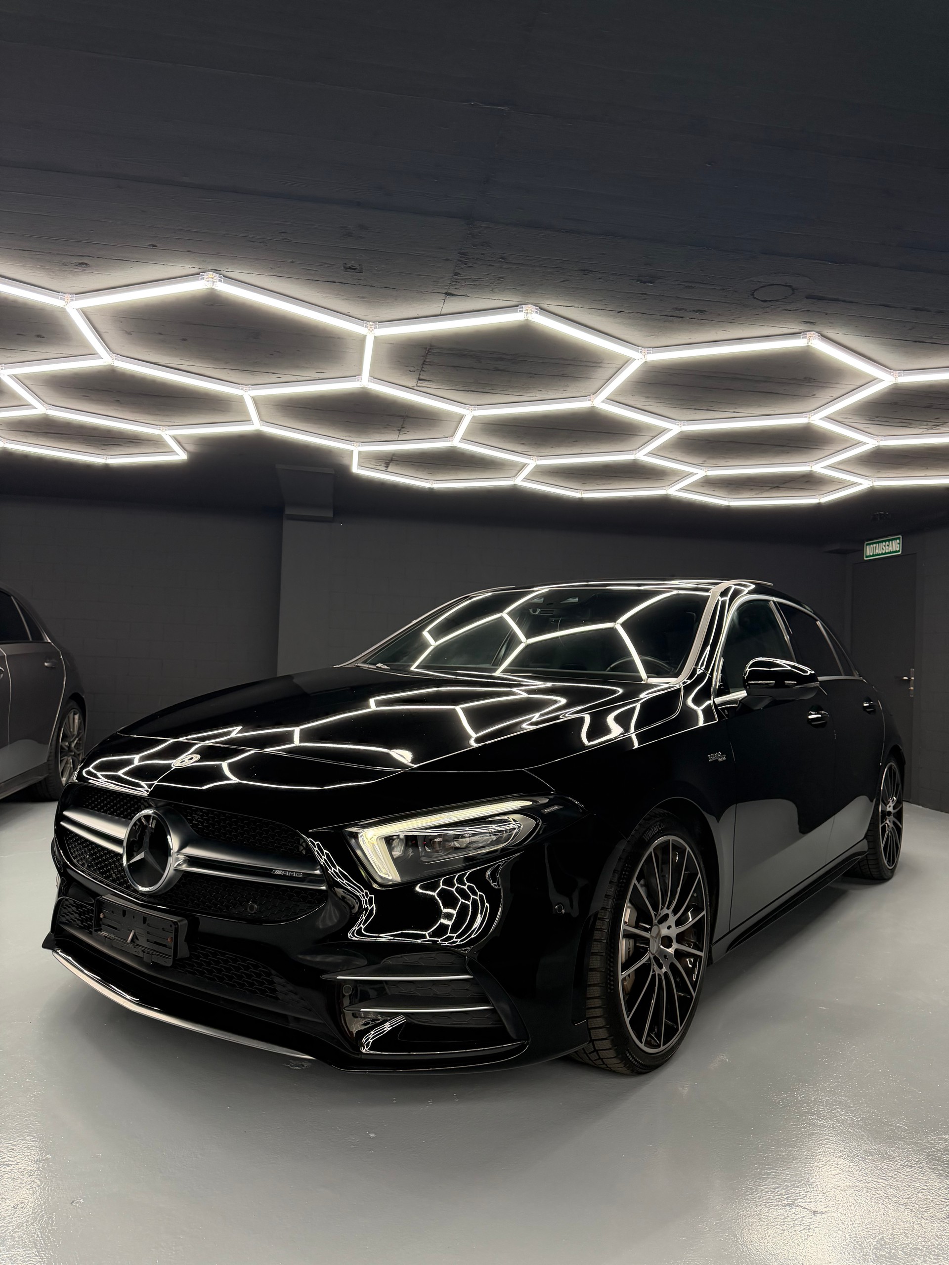 MERCEDES-BENZ A 35 AMG 4Matic Speedshift-showroom-element-1