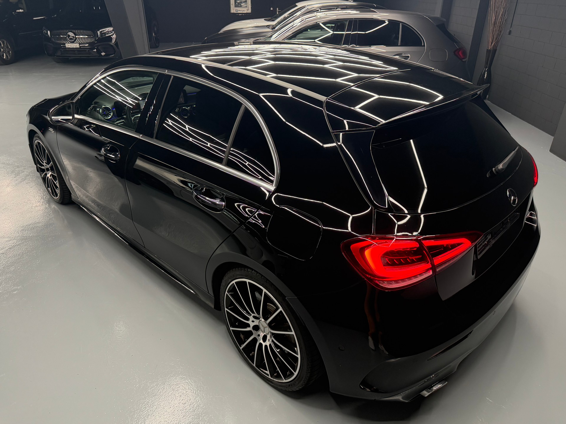 MERCEDES-BENZ A 35 AMG 4Matic Speedshift-showroom-element-2